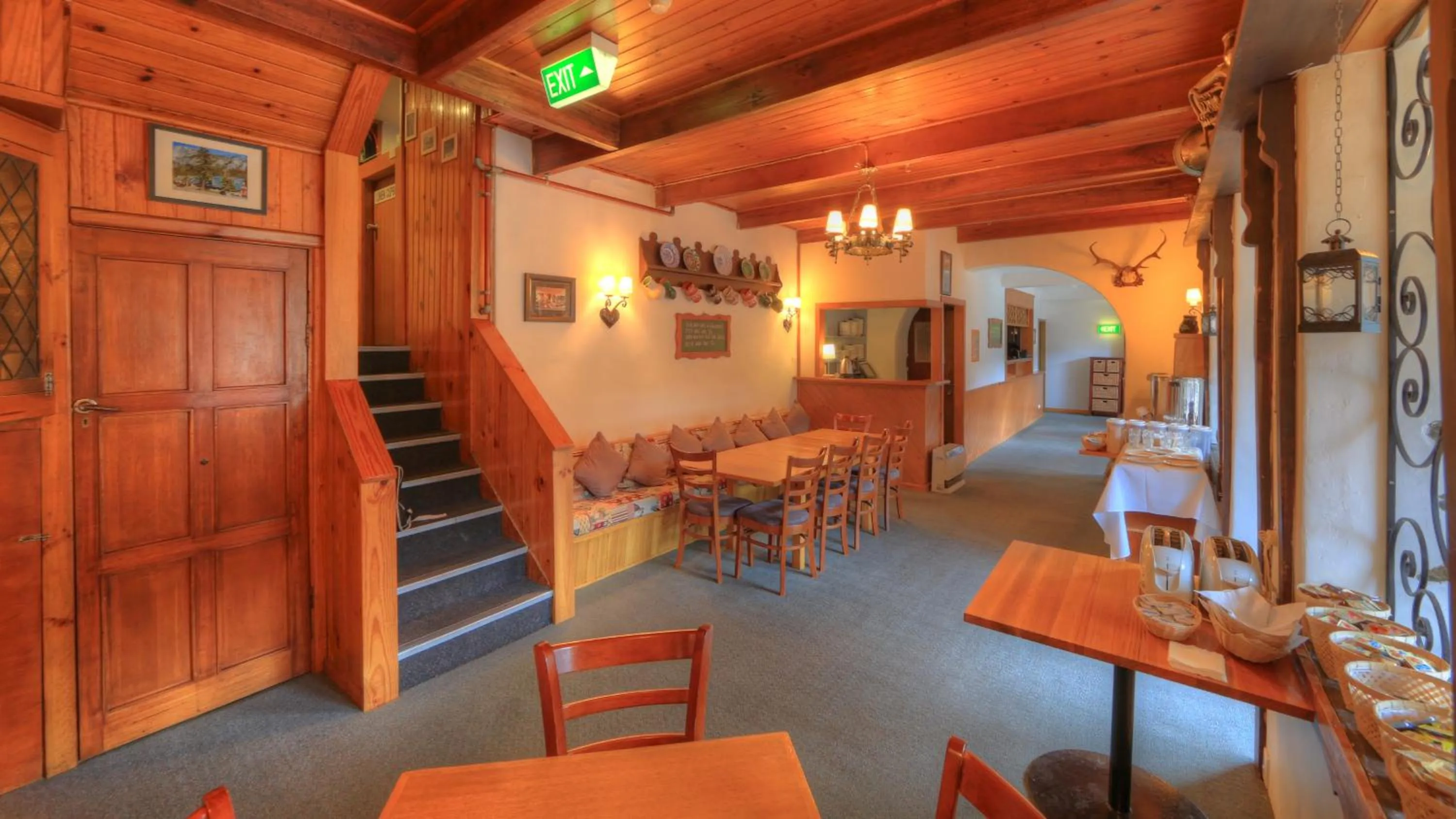 Restaurant/places to eat in Candlelight Lodge