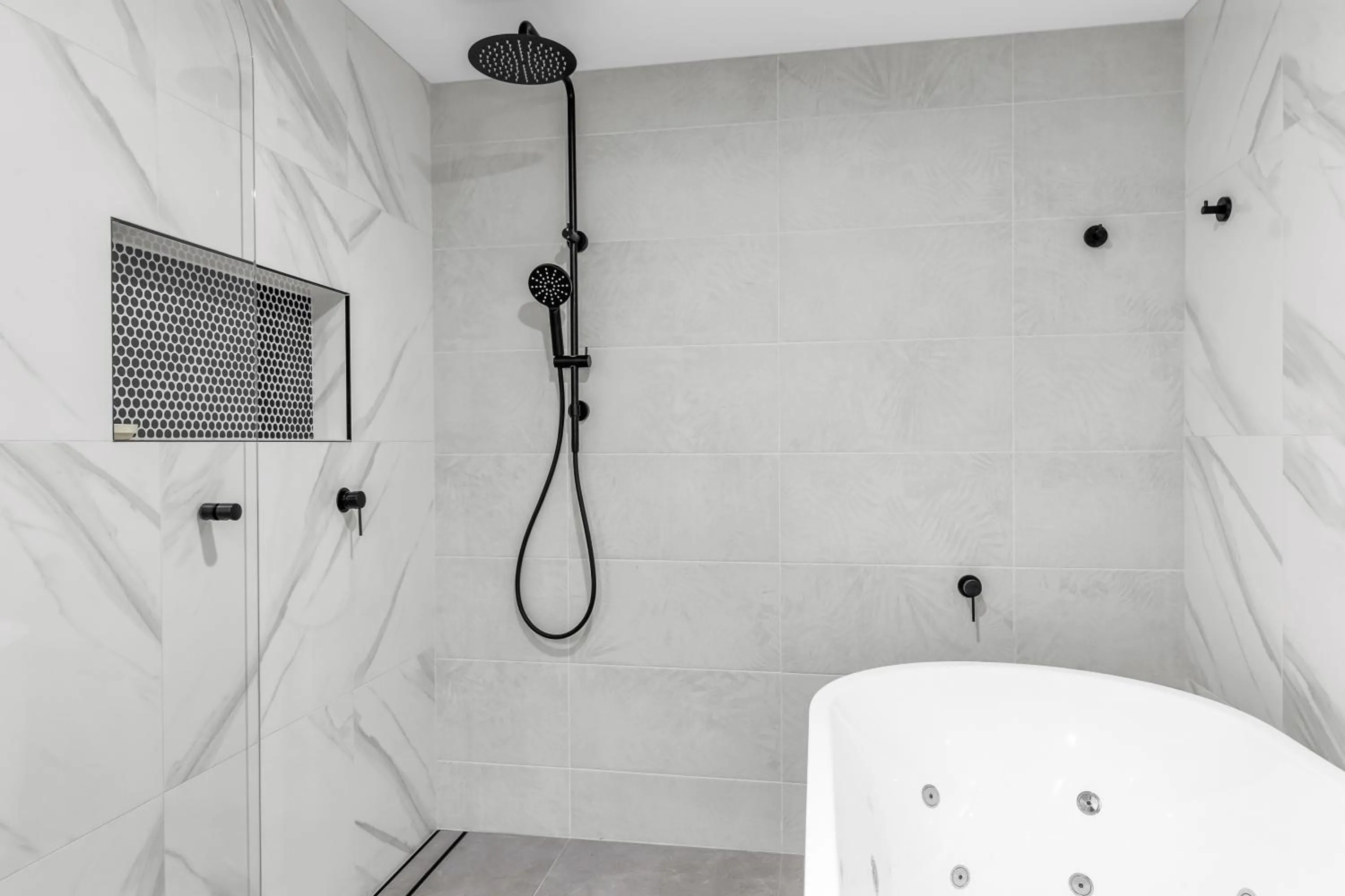 Hot Tub in The Palms Apartments