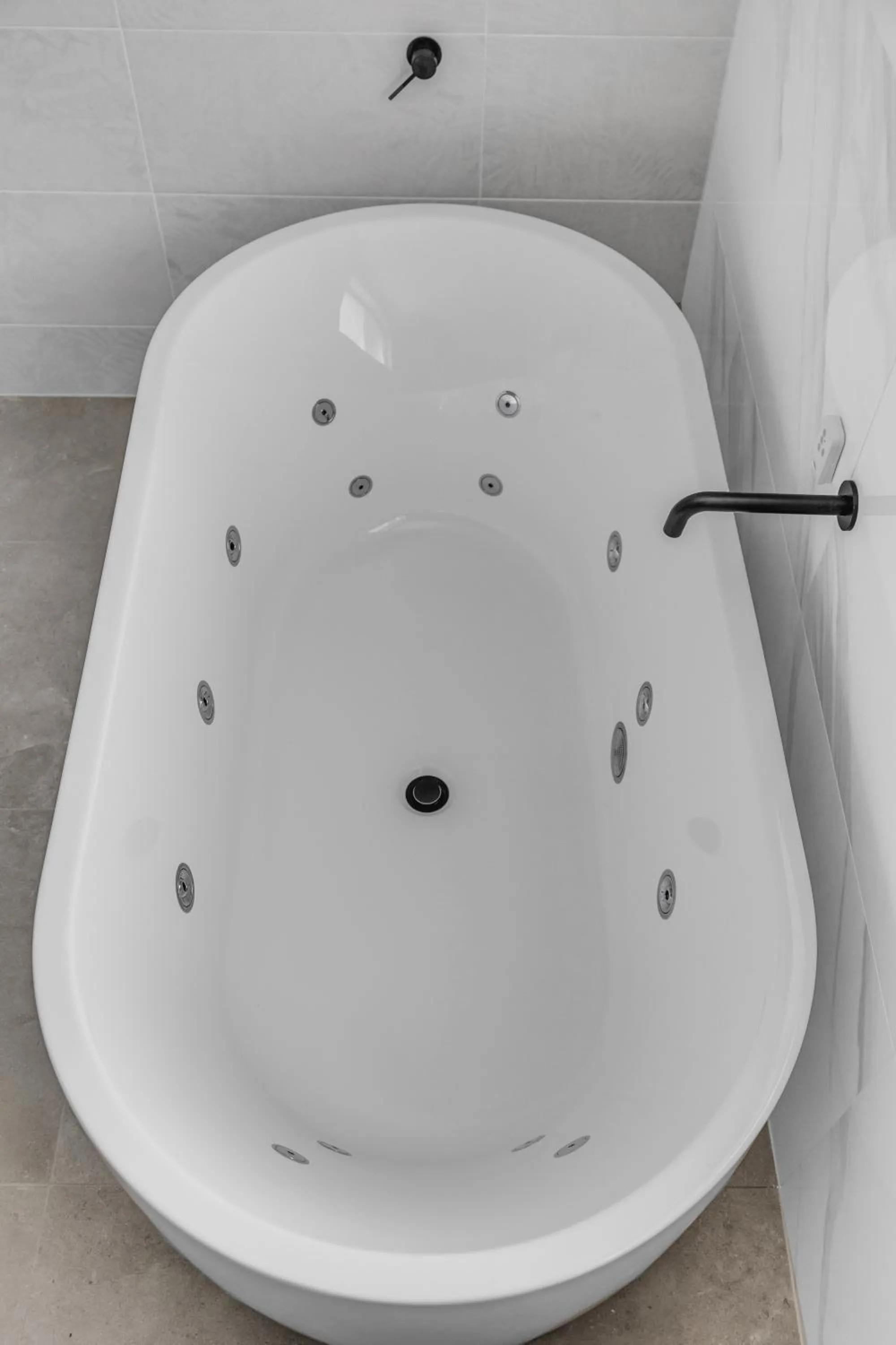 Hot Tub in The Palms Apartments