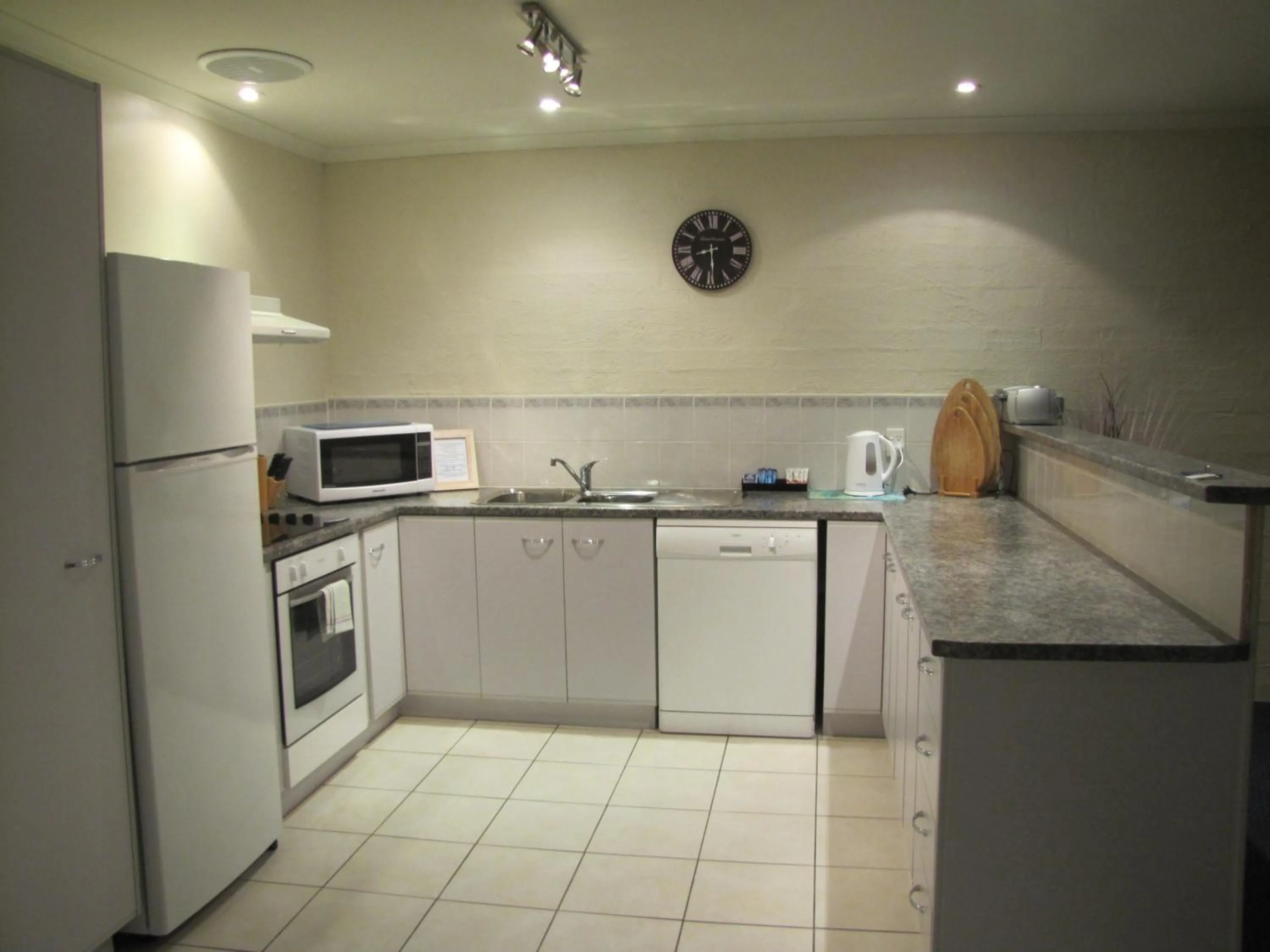 Kitchen or kitchenette in Apollo Apartments Merimbula