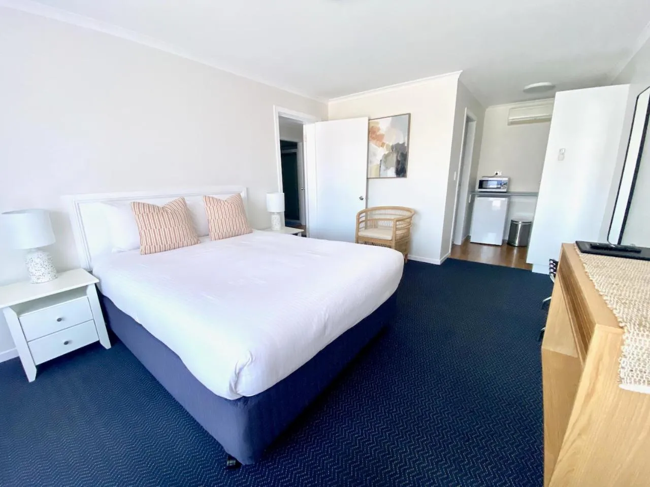 Bed in Pelican Motor Inn