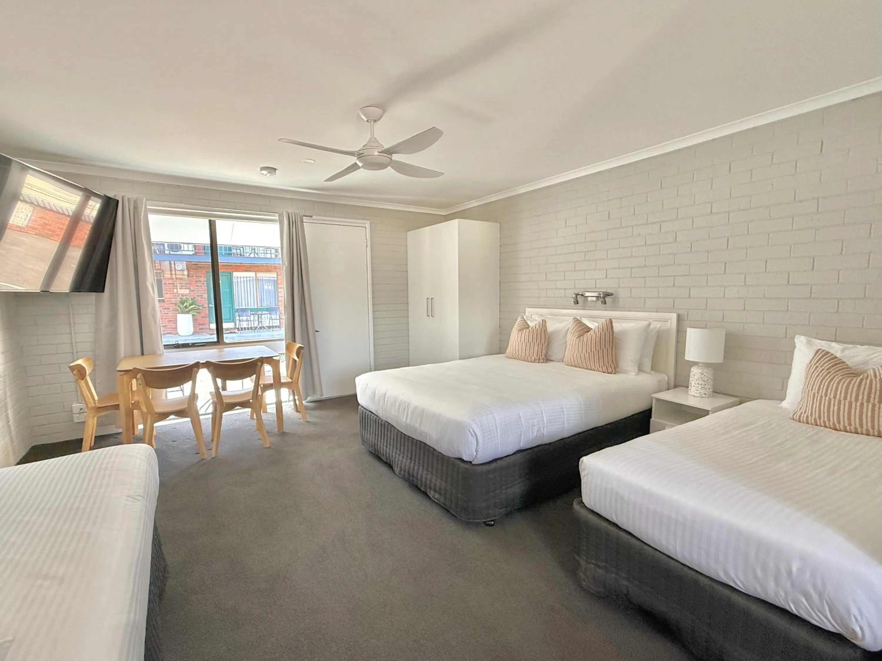 TV and multimedia, Bed in Pelican Motor Inn