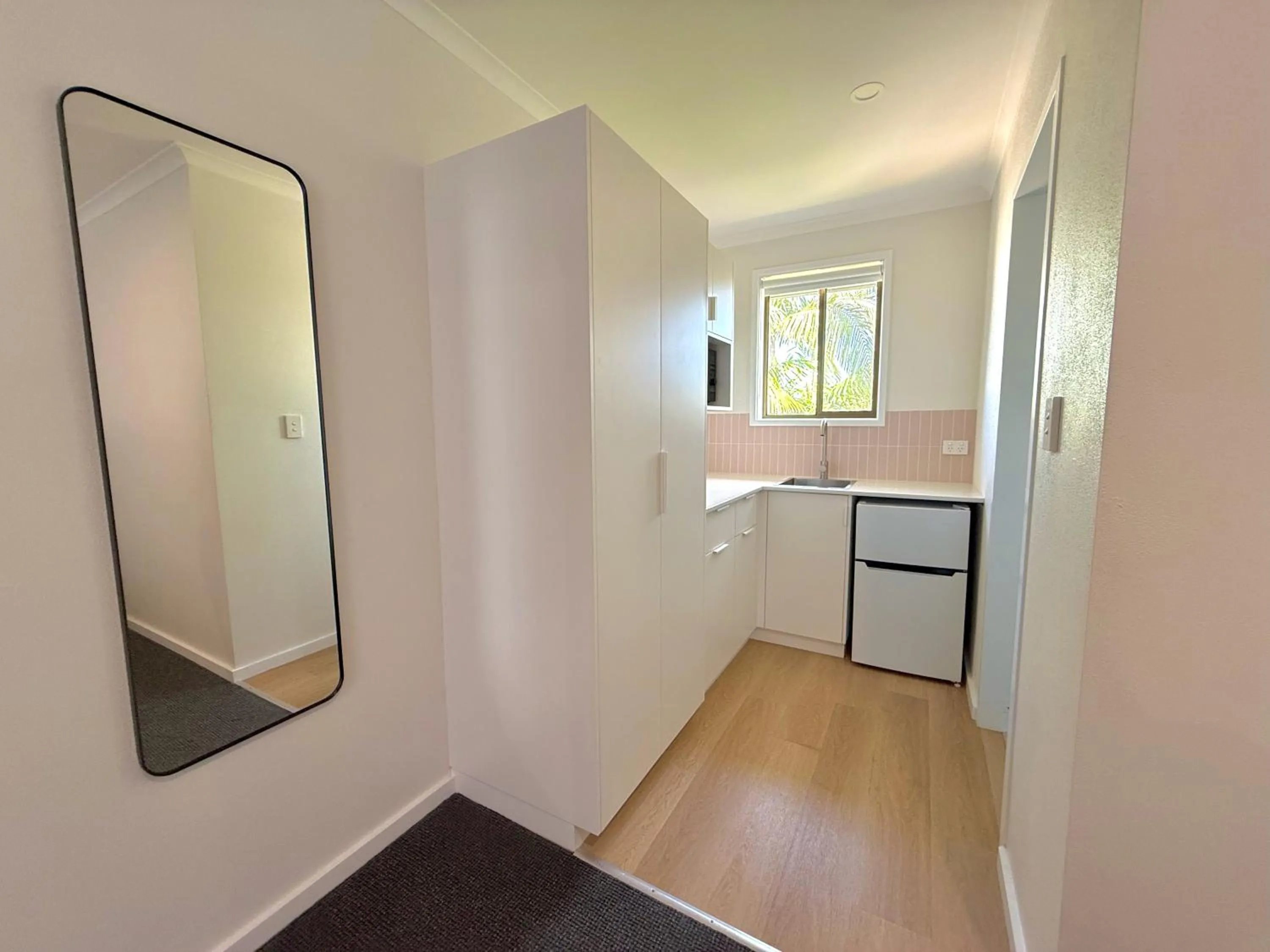 Kitchen or kitchenette in Pelican Motor Inn