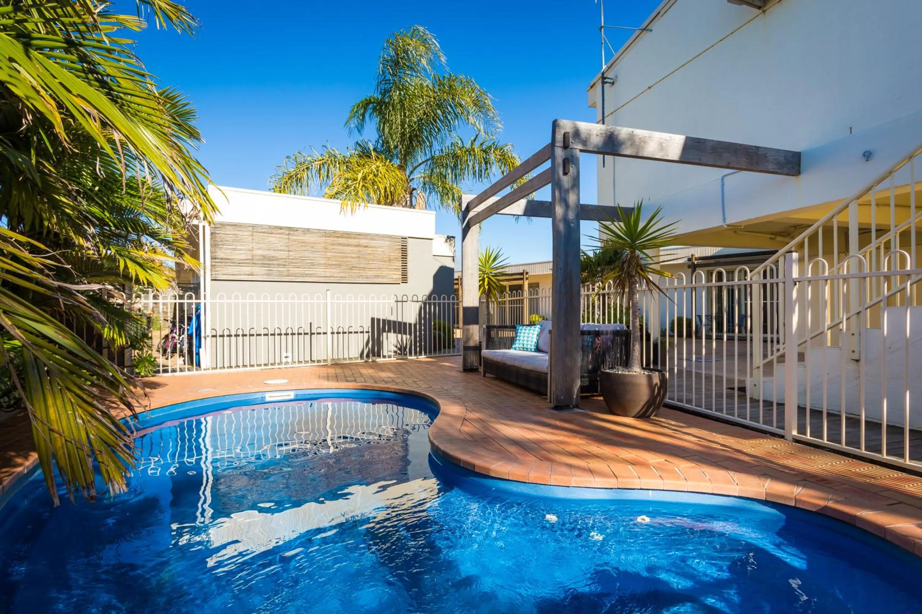 Swimming pool in Seashells Apartments Merimbula