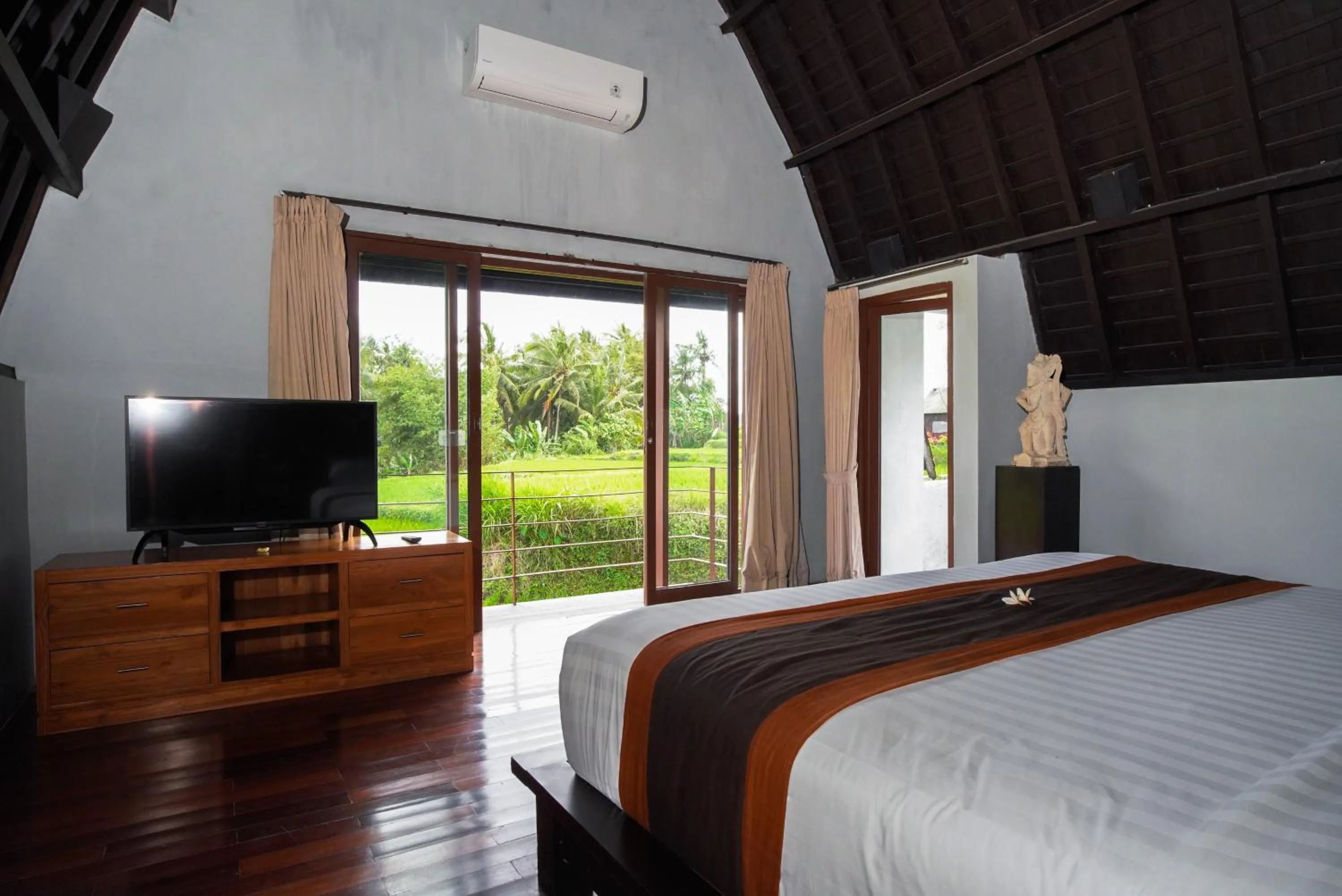 Bed in FuramaXclusive Resort & Villas, Ubud