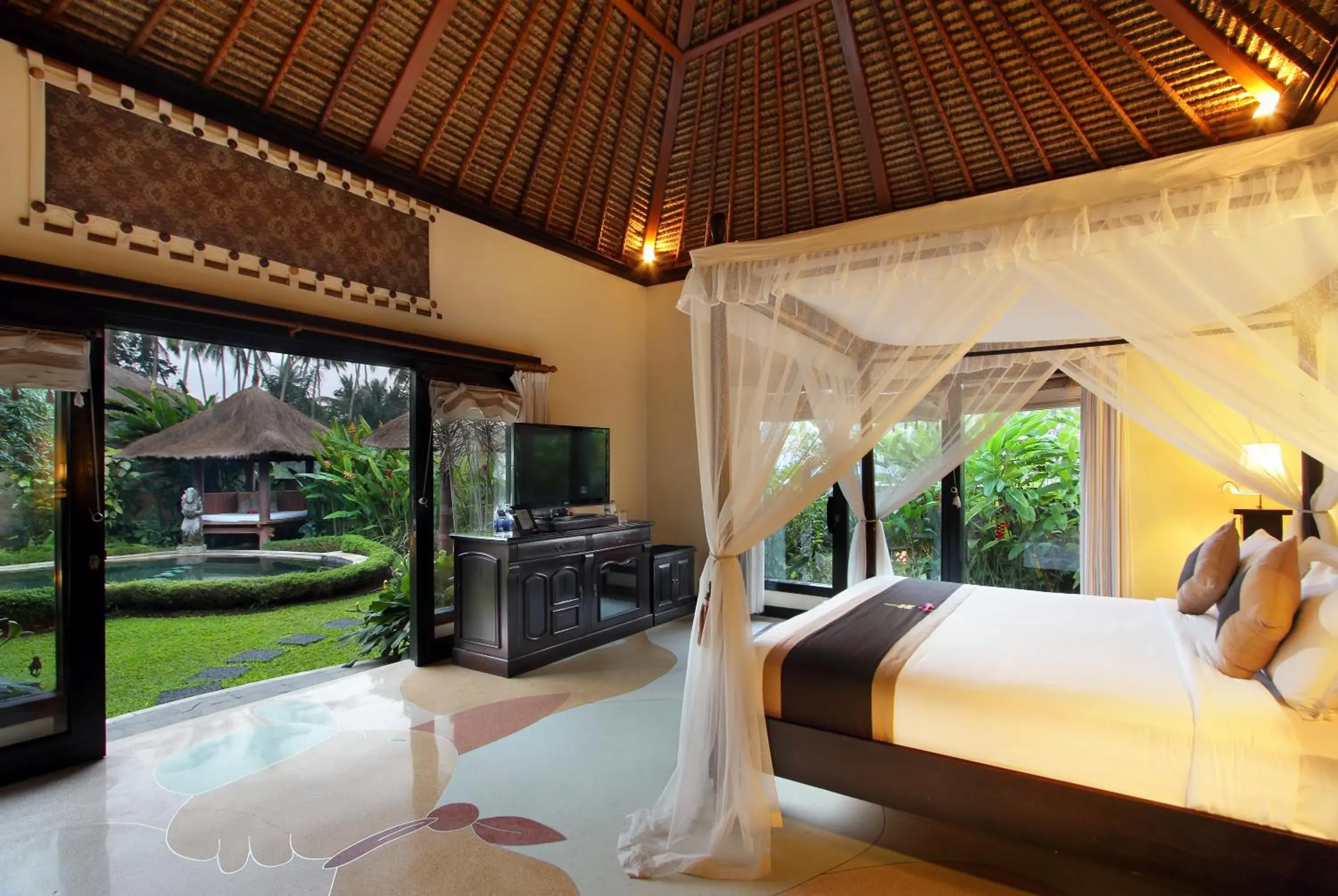 TV and multimedia, Bed in FuramaXclusive Resort & Villas, Ubud TV and multimedia, Bed in FuramaXclusive Resort & Villas, Ubud