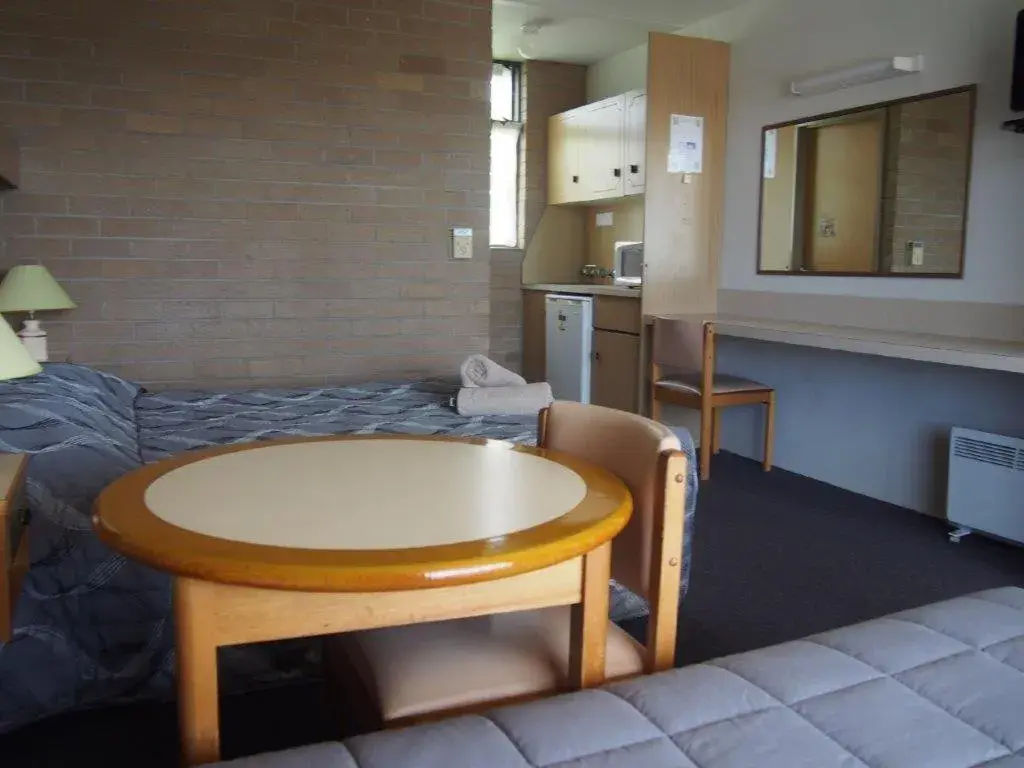 Twin Room in Town Centre Motor Inn Twin Room in Town Centre Motor Inn