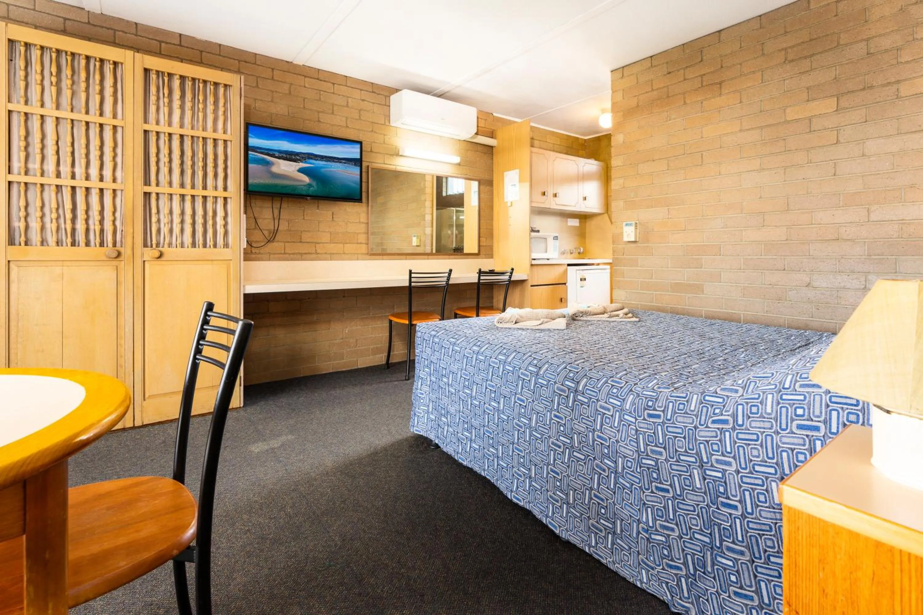 Bed in Town Centre Motor Inn