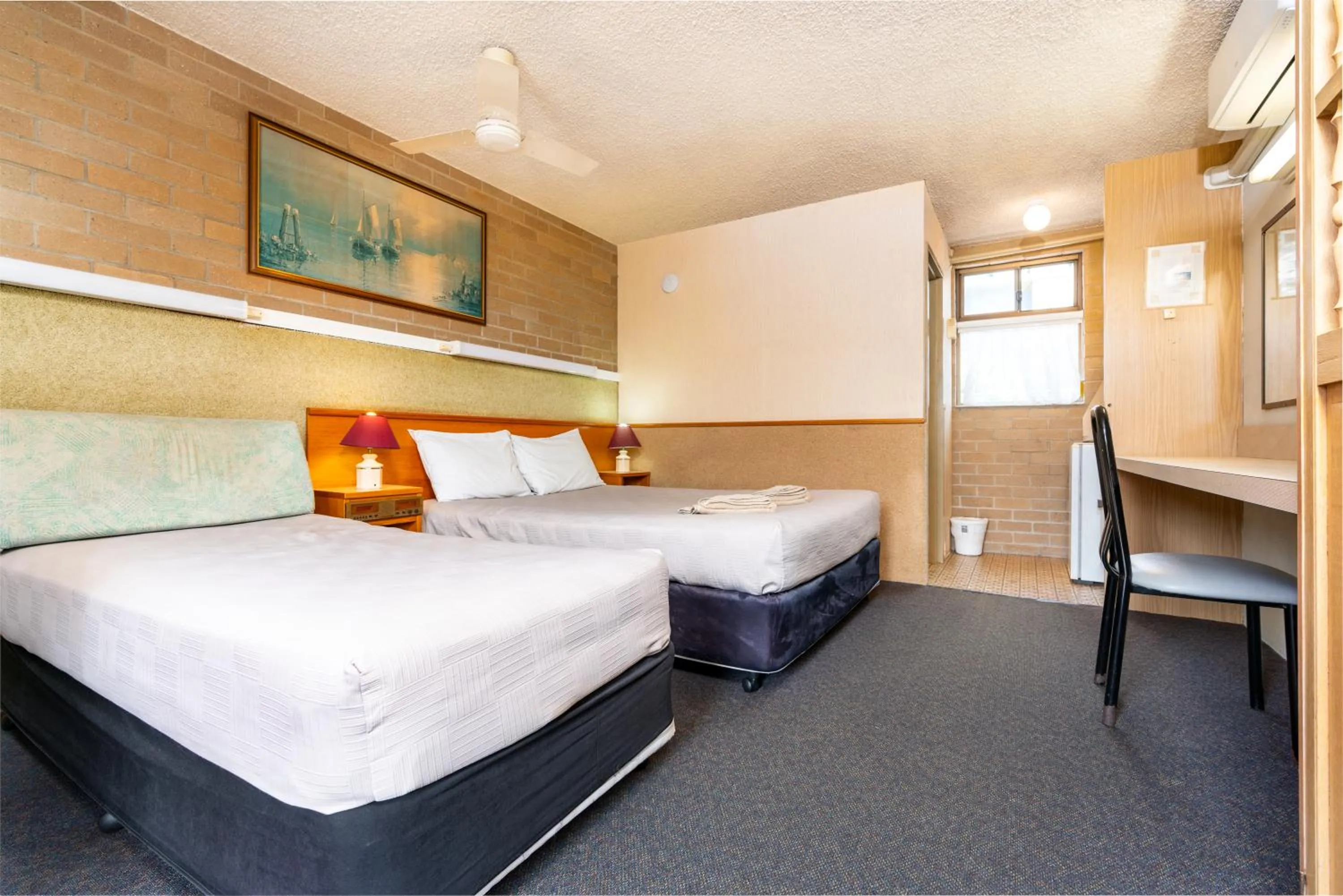 Bed in Town Centre Motor Inn