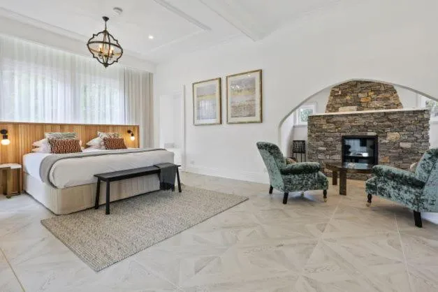 Living room, Bed in Seahorse Inn Hotel & Villas