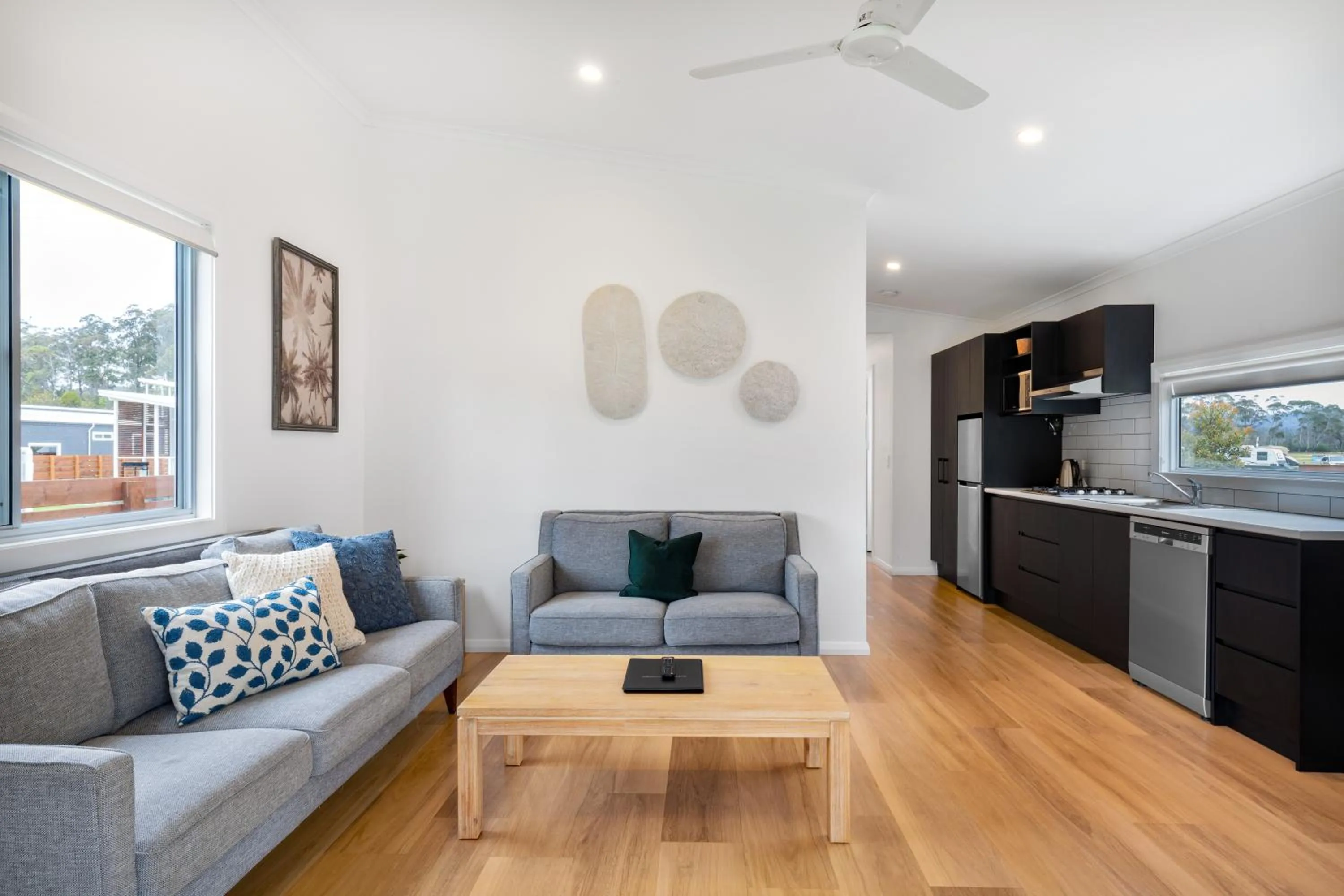 Kitchen or kitchenette in Seahorse Inn Hotel & Villas