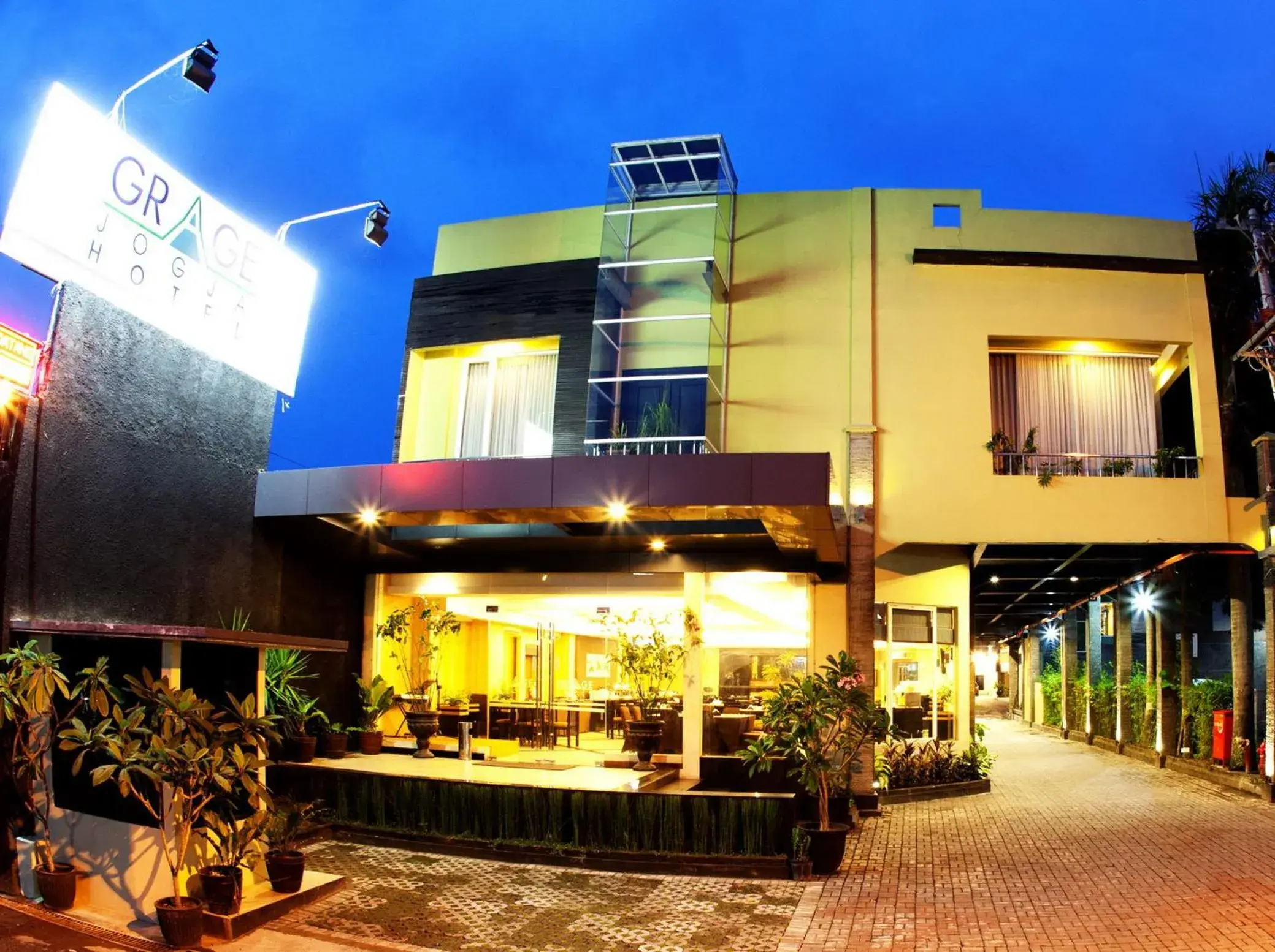 Restaurant/places to eat, Facade/Entrance in Grage Jogja Hotel