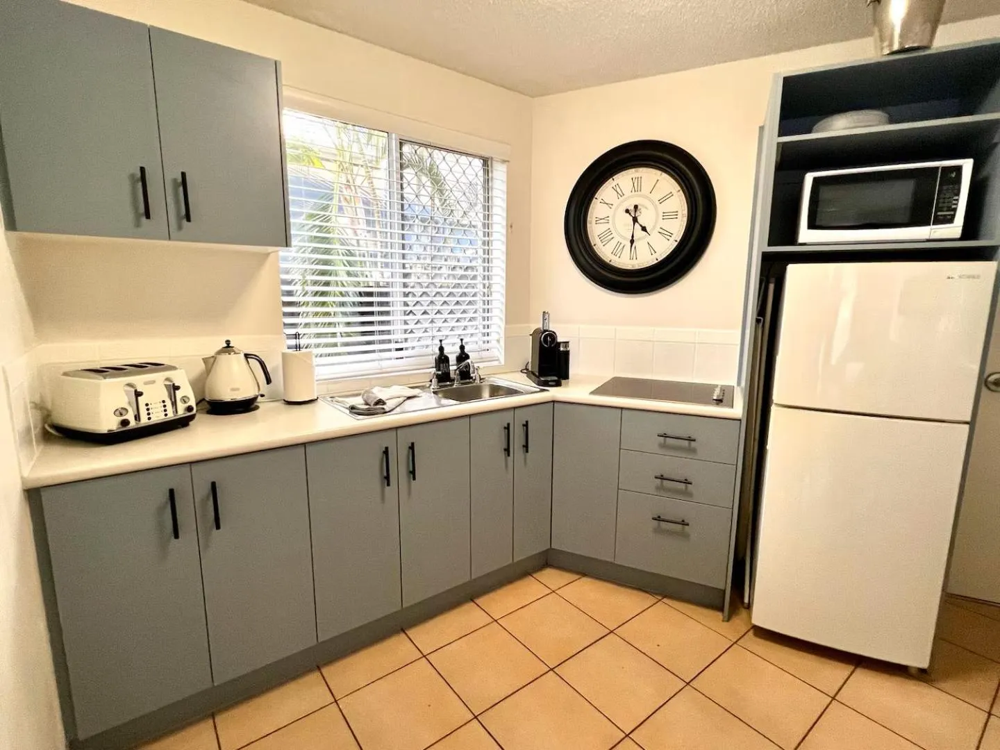 Kitchen or kitchenette in Beachside Mooloolaba