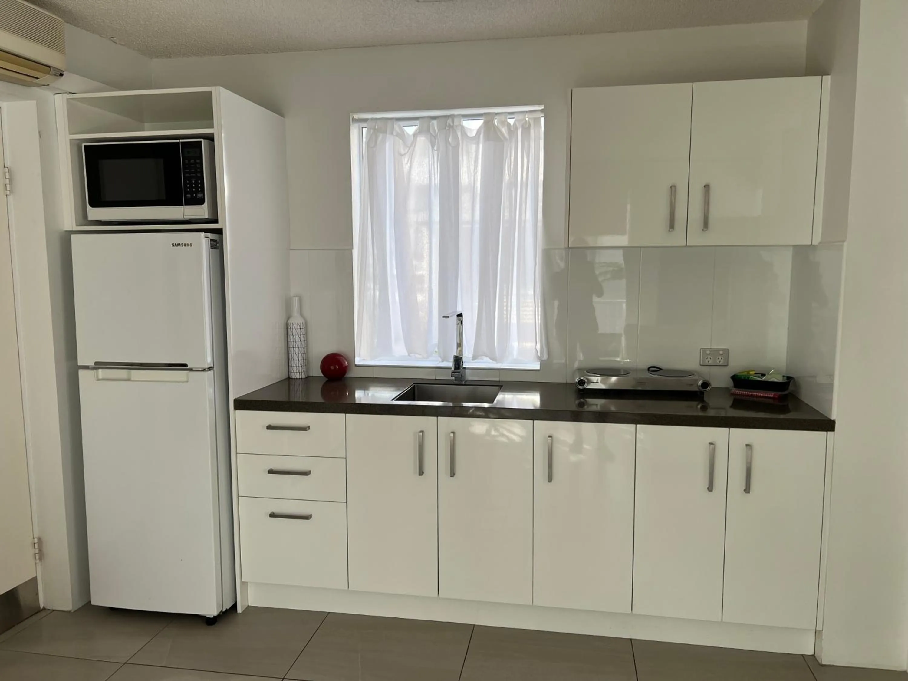 Kitchen or kitchenette in Beachside Mooloolaba