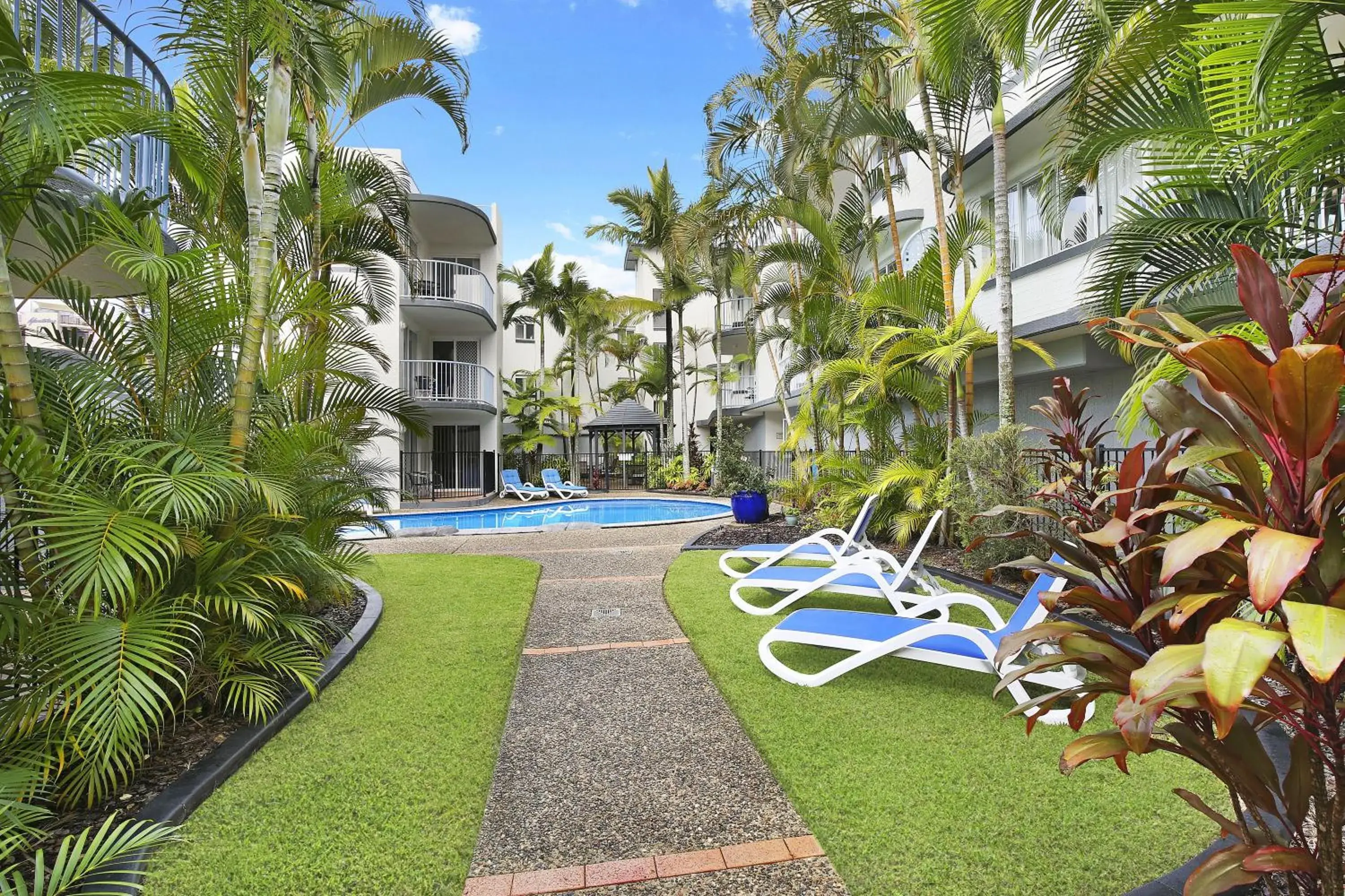Pool view in Beachside Mooloolaba Pool view in Beachside Mooloolaba