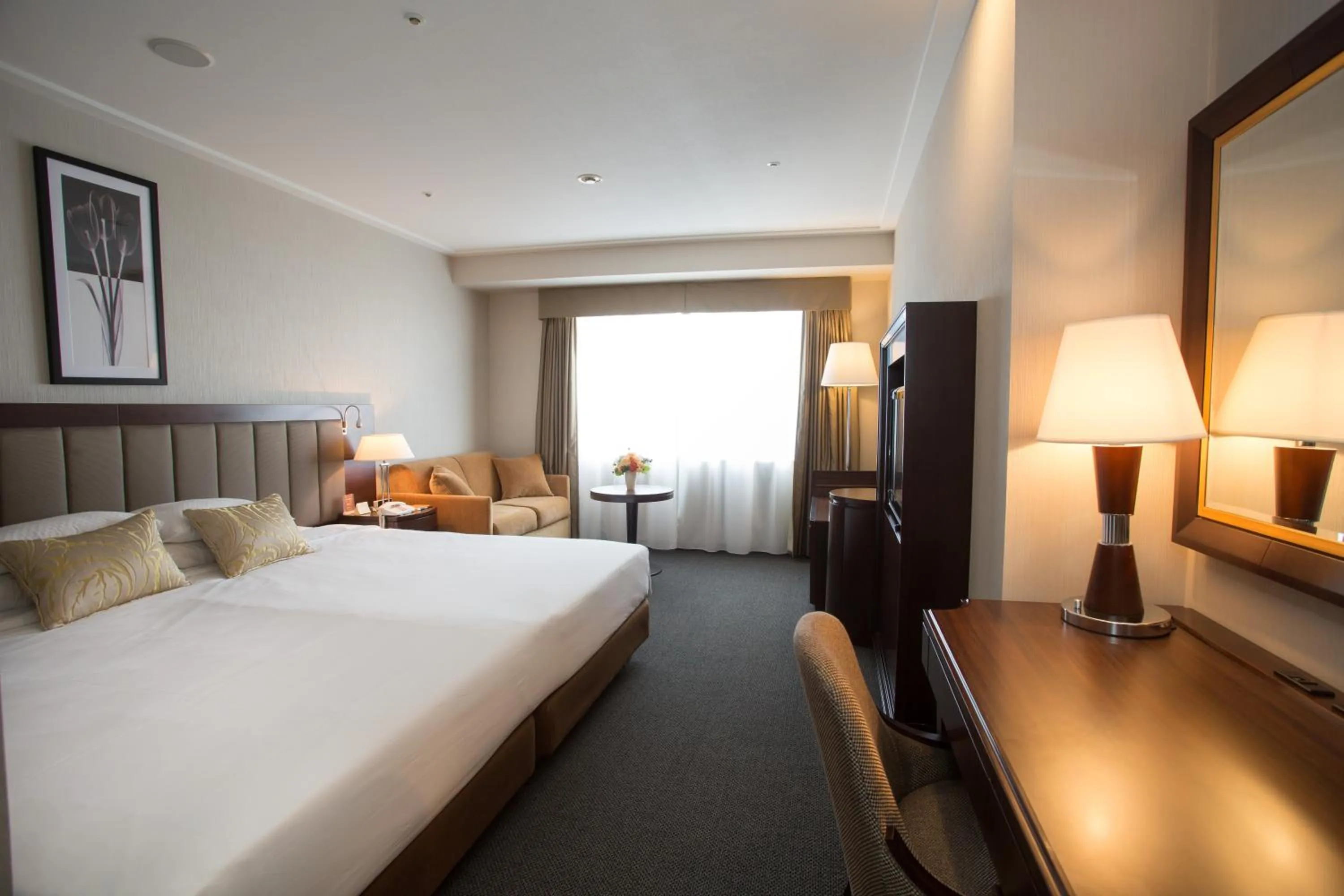 Photo of the whole room, Bed in Nagoya Tokyu Hotel