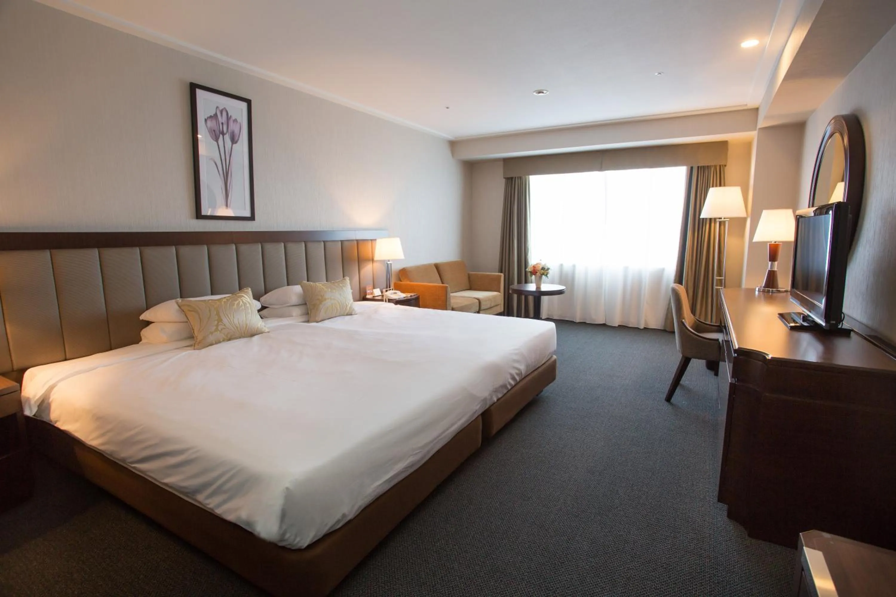 Photo of the whole room, Bed in Nagoya Tokyu Hotel