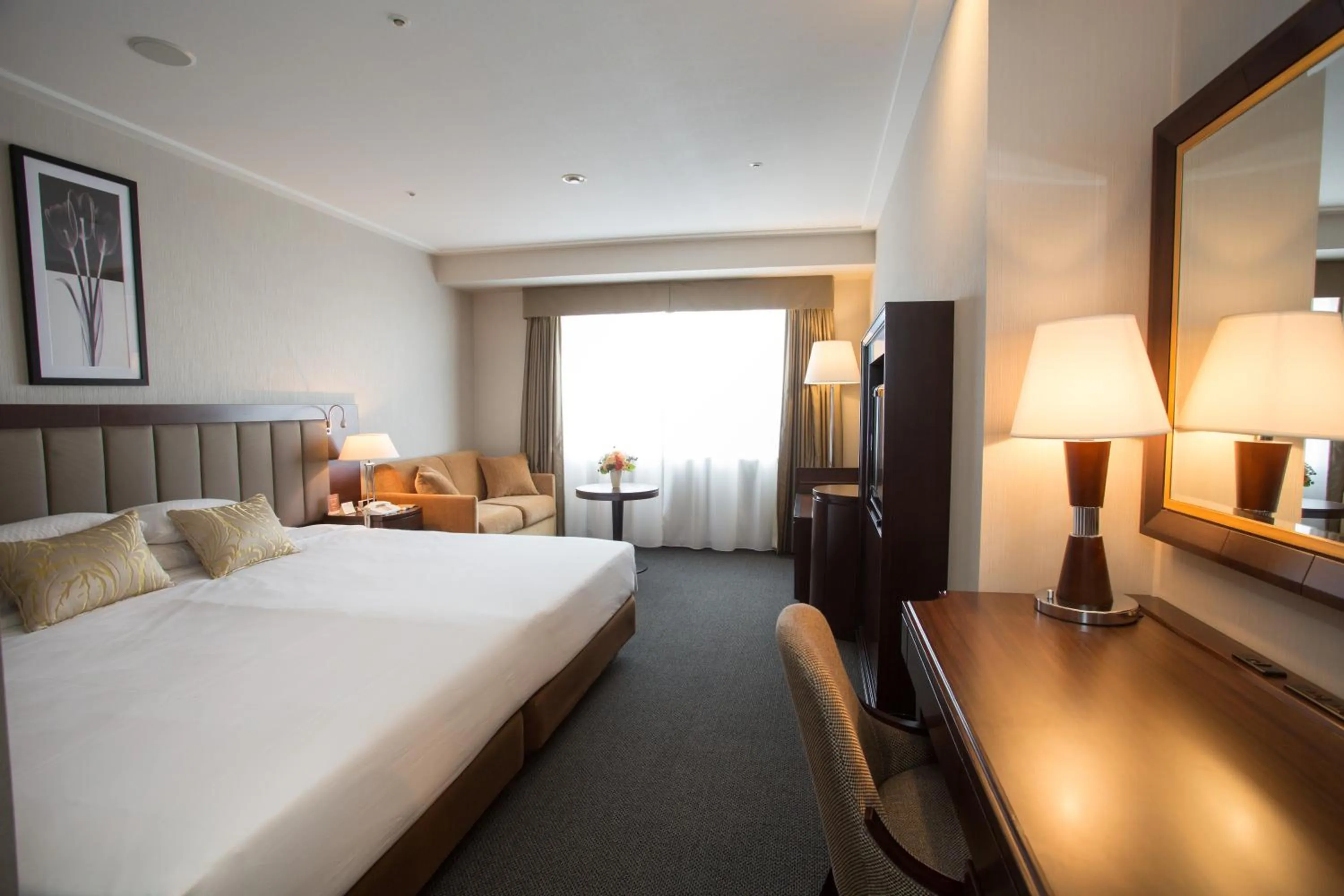 Photo of the whole room, Bed in Nagoya Tokyu Hotel