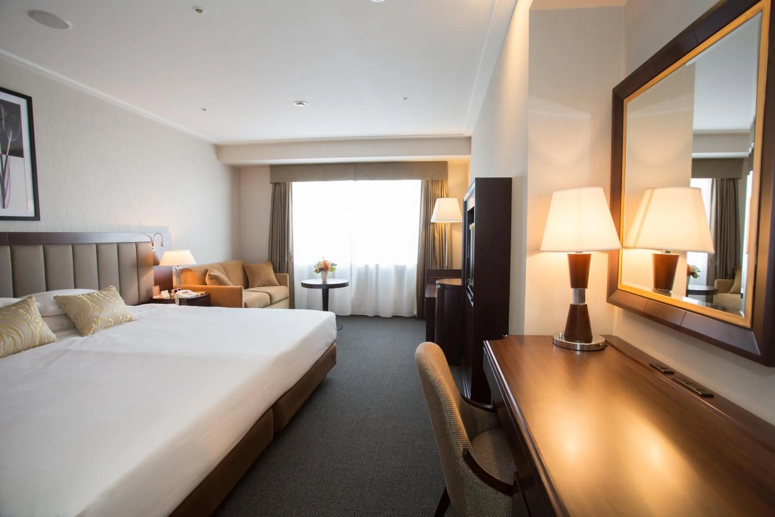 Photo of the whole room, Bed in Nagoya Tokyu Hotel