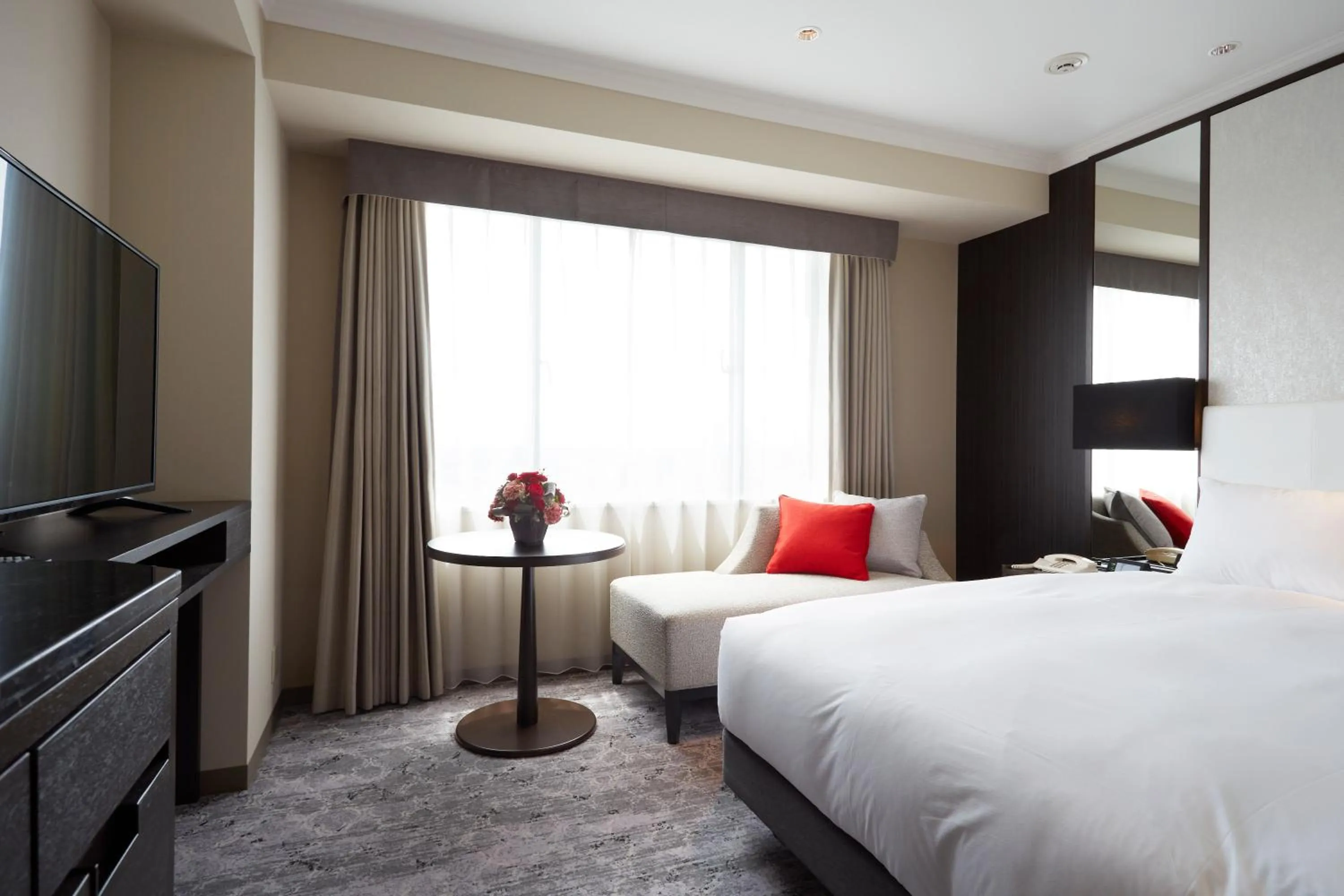 Photo of the whole room, Bed in Nagoya Tokyu Hotel