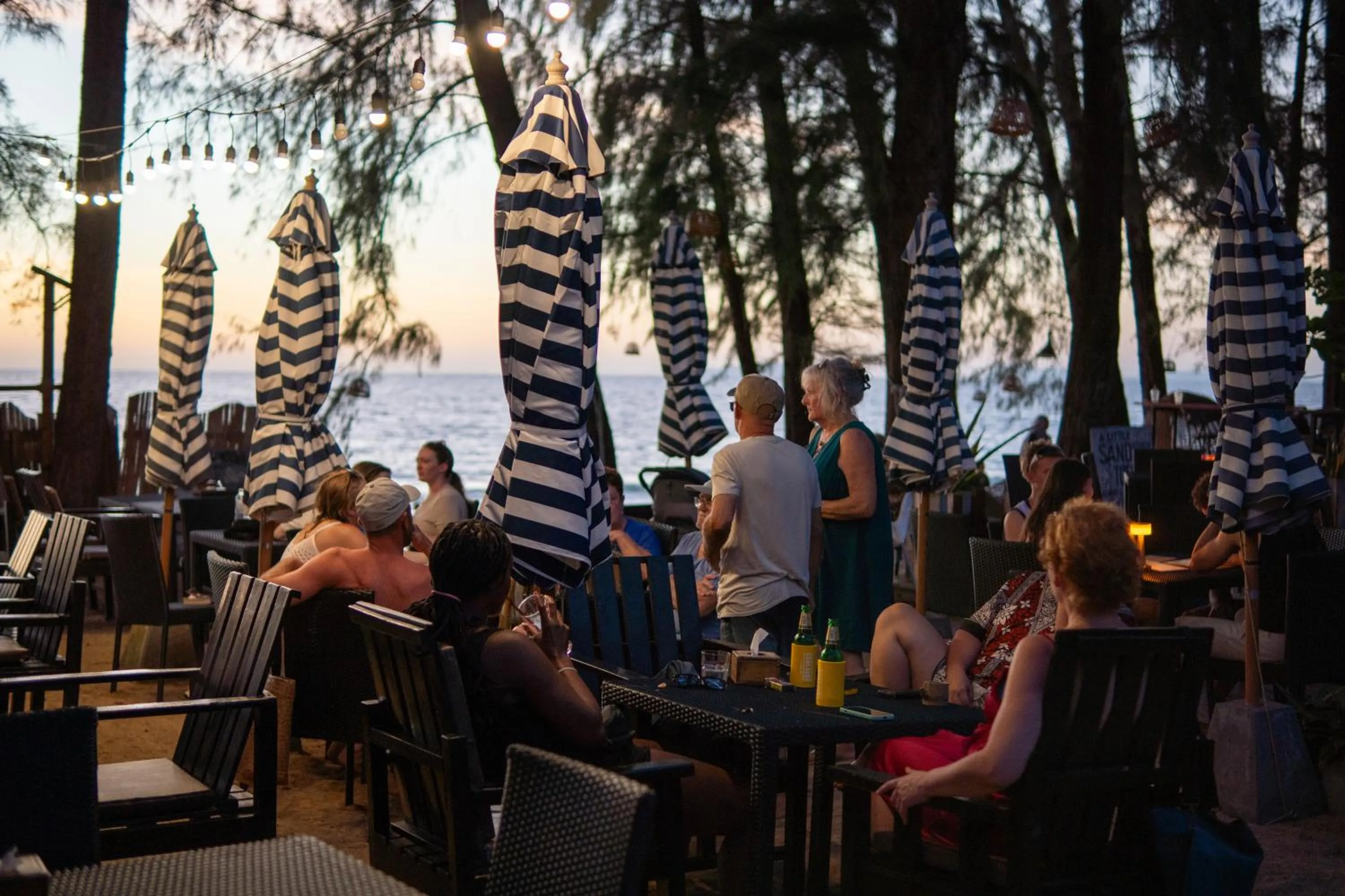 Lounge or bar in Long Beach Chalet - SHA Extra Plus