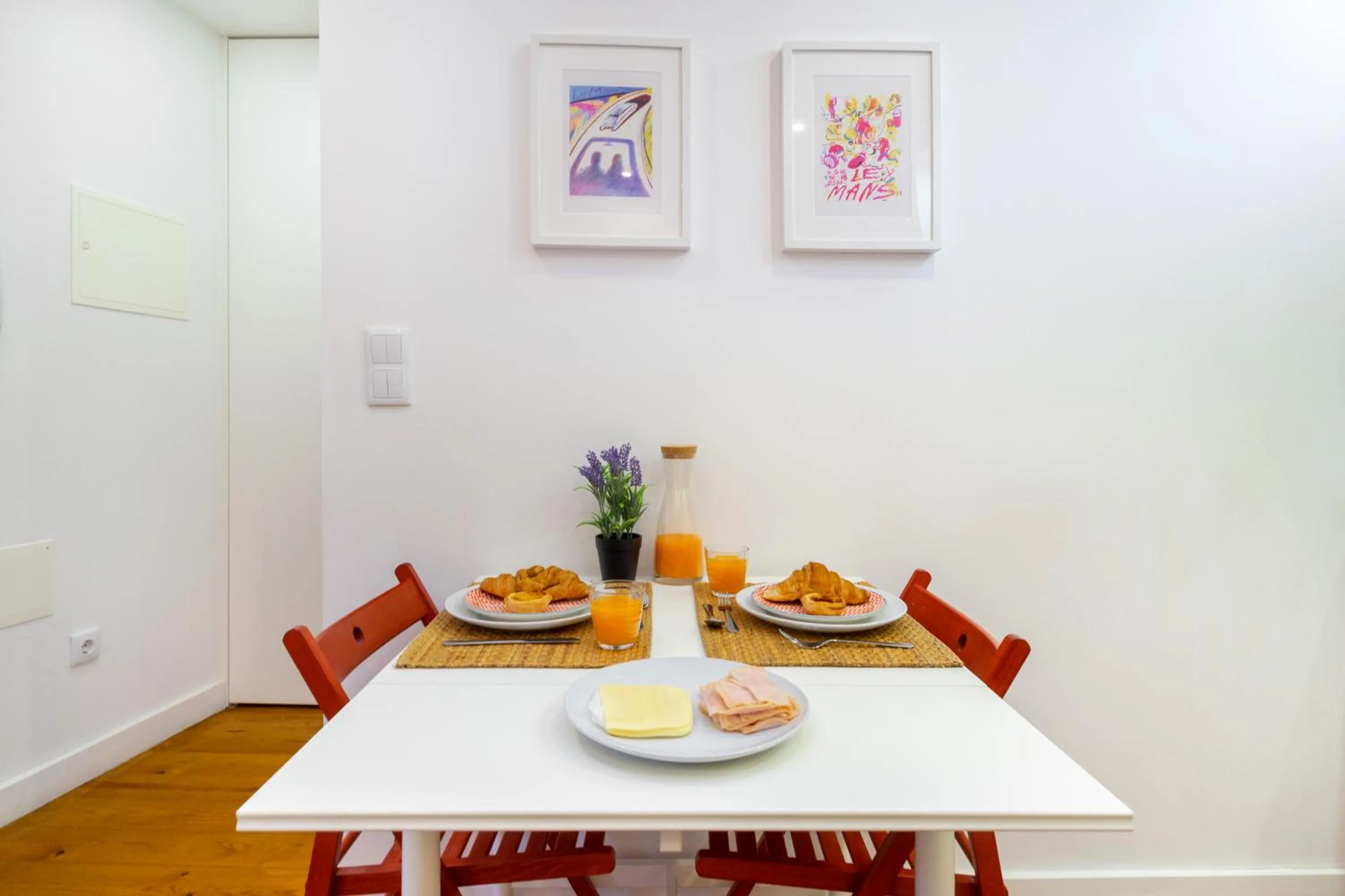 Dining area in WHome | Paz Downtown Apartment #2
