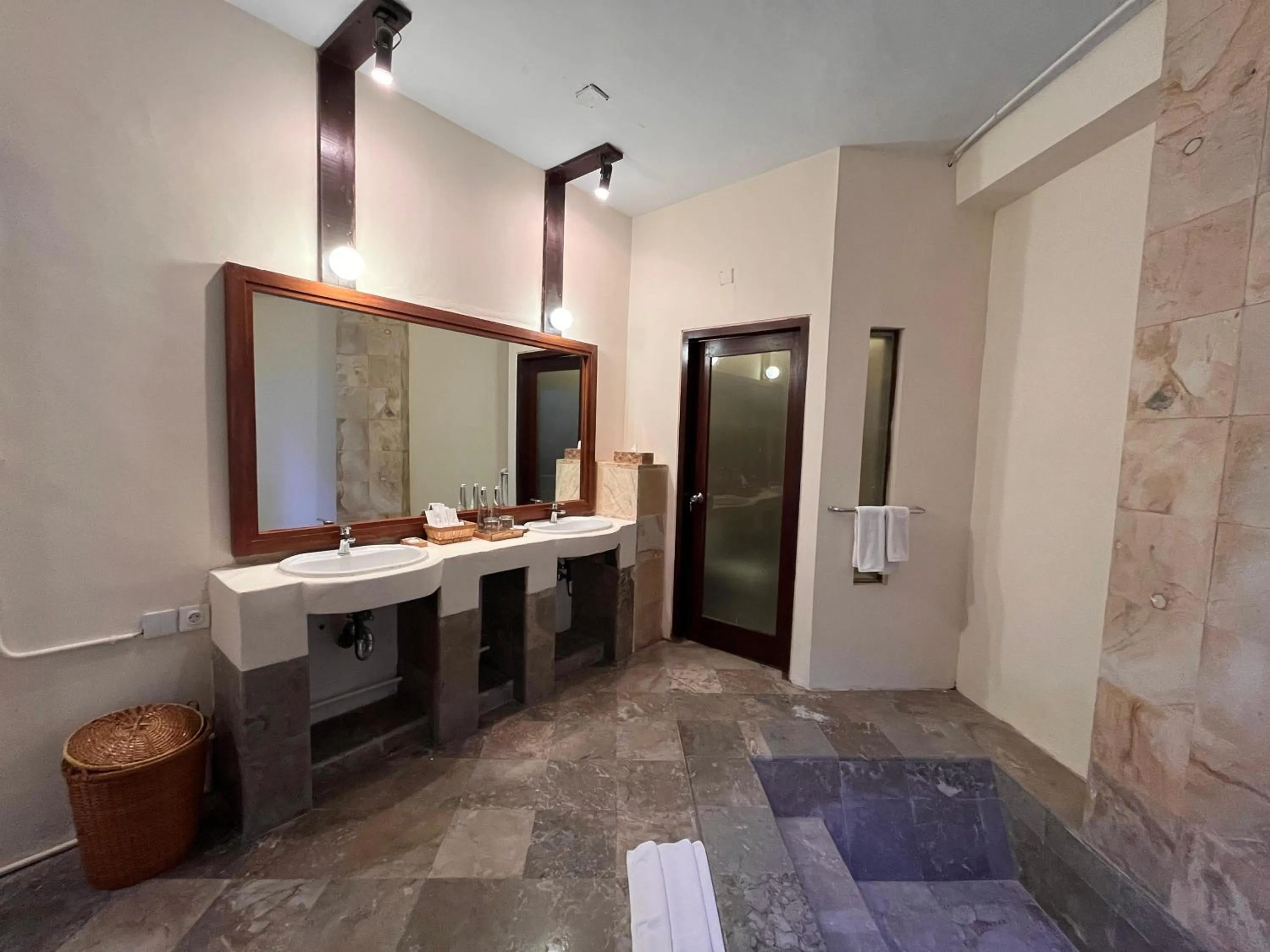 Bathroom in Visakha Sanur by Puri Signatures