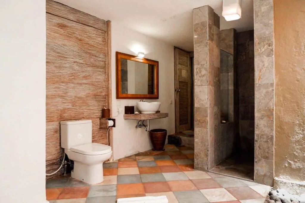 Bathroom in Visakha Sanur by Puri Signatures