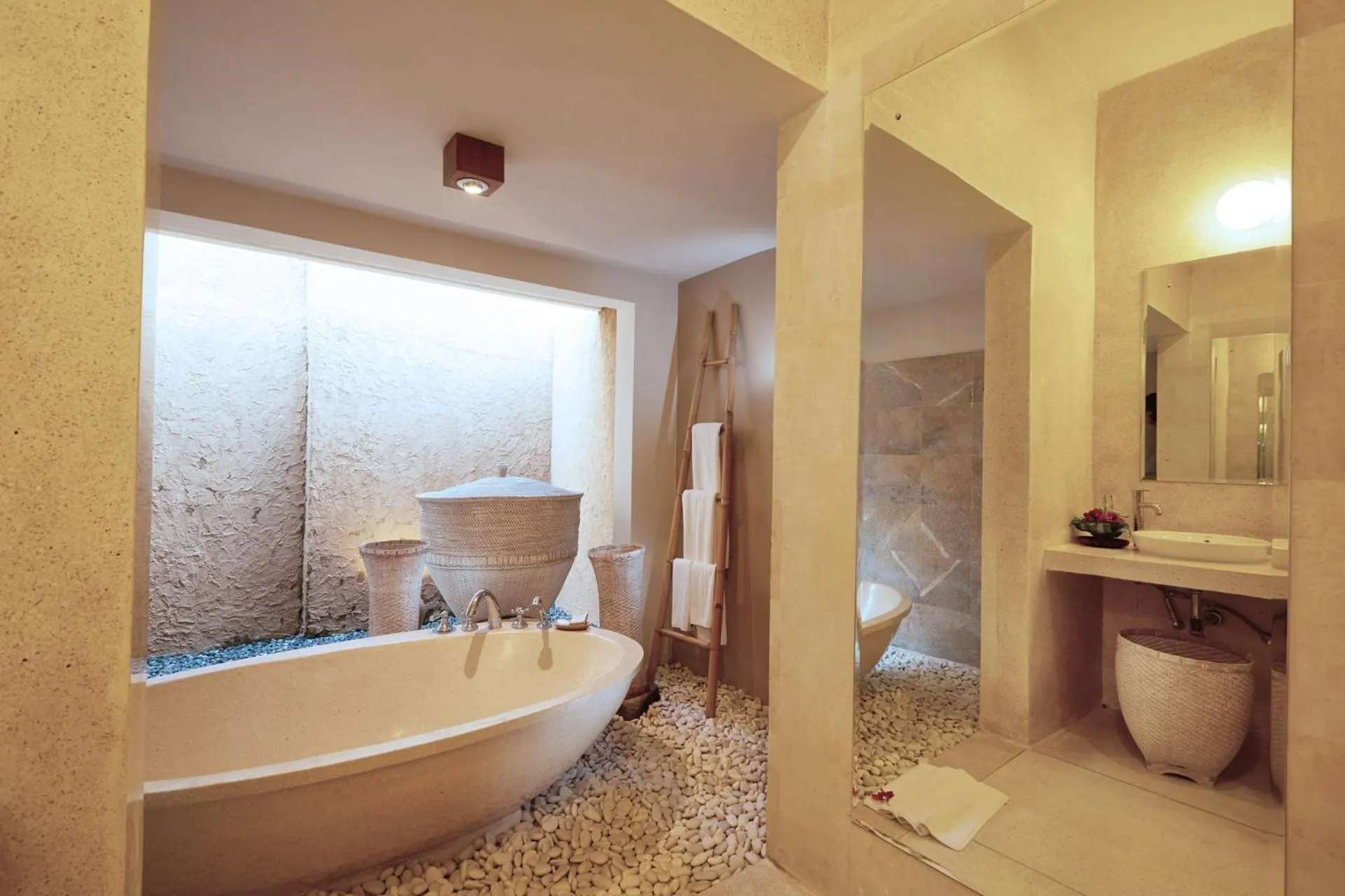 Bathroom in Visakha Sanur by Puri Signatures