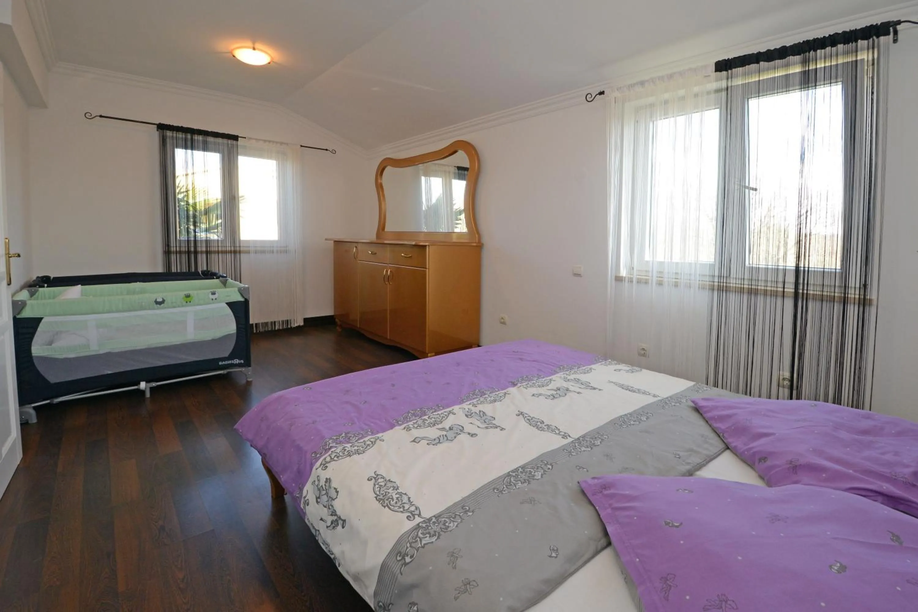 cot, Bed in Villa Zare