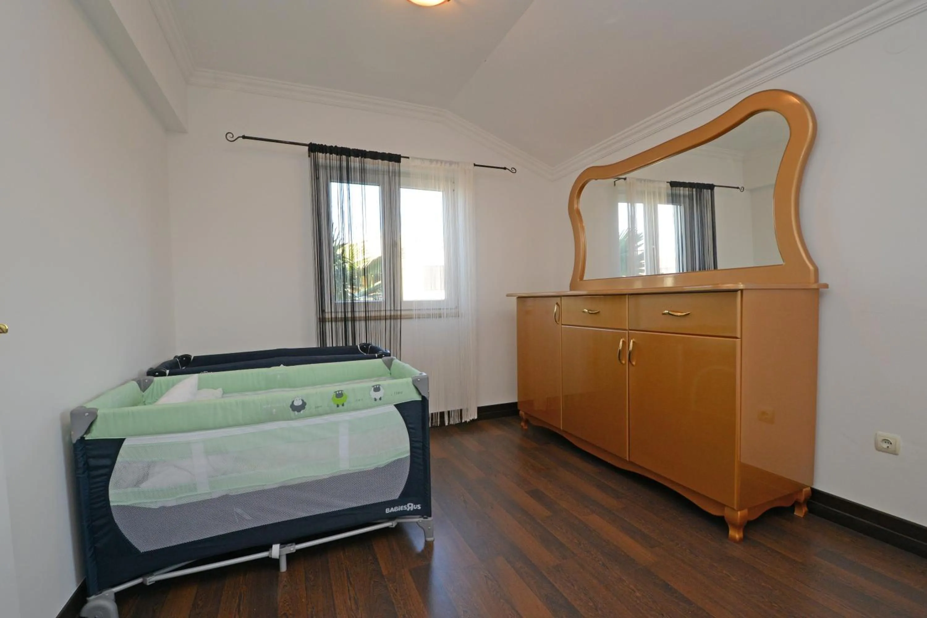 cot, Bed in Villa Zare