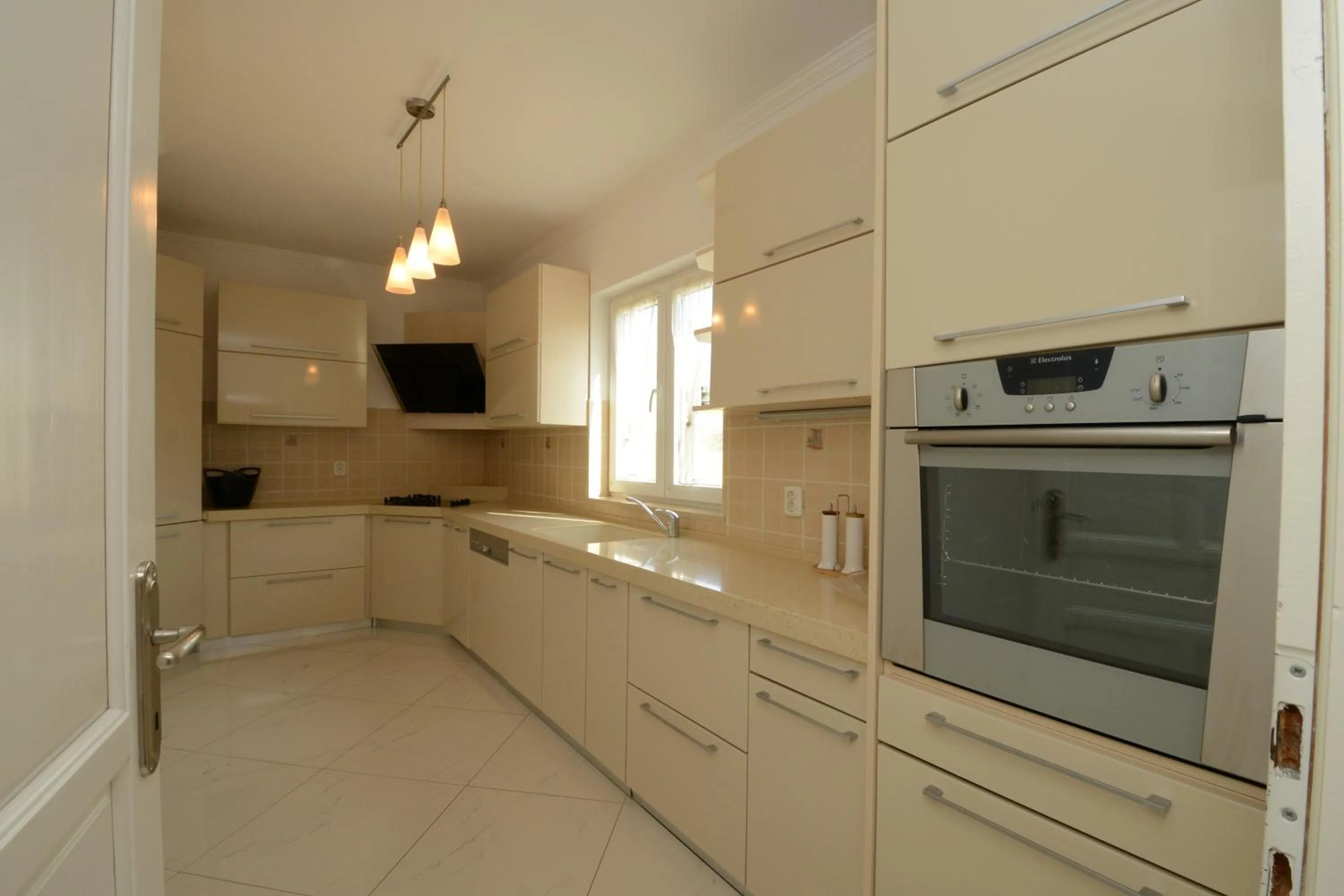 Kitchen or kitchenette in Villa Zare