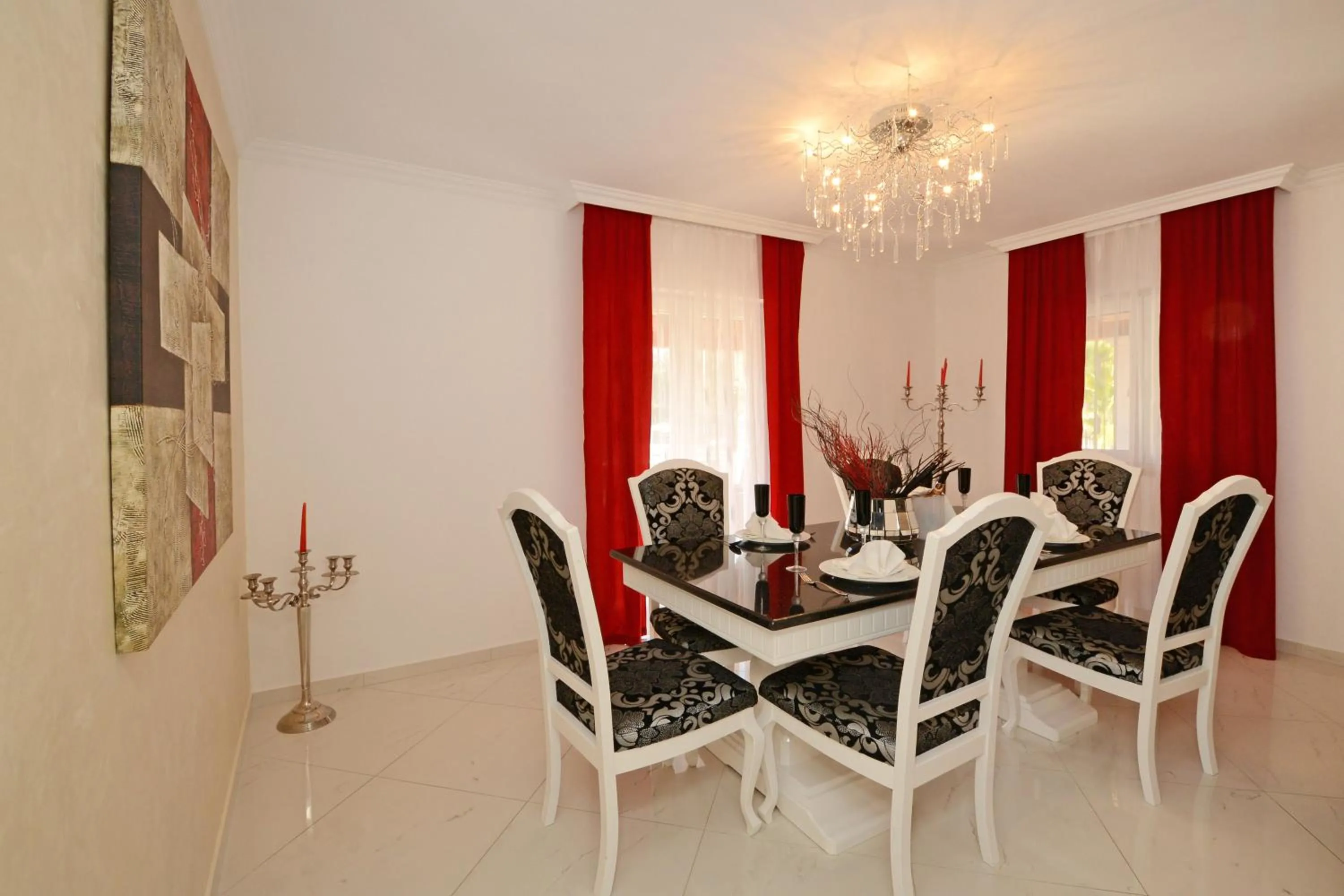 Dining area in Villa Zare