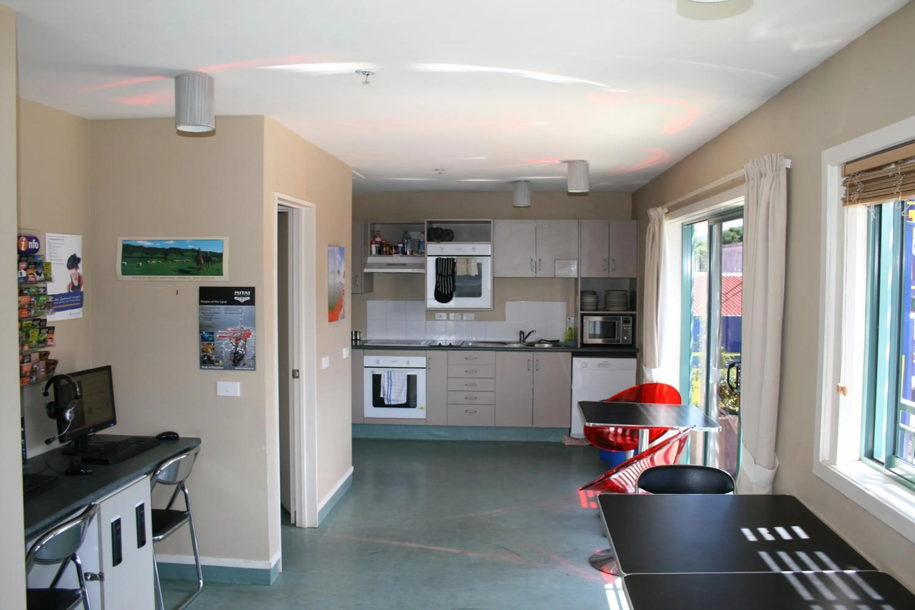 Kitchen or kitchenette in Astray Motel