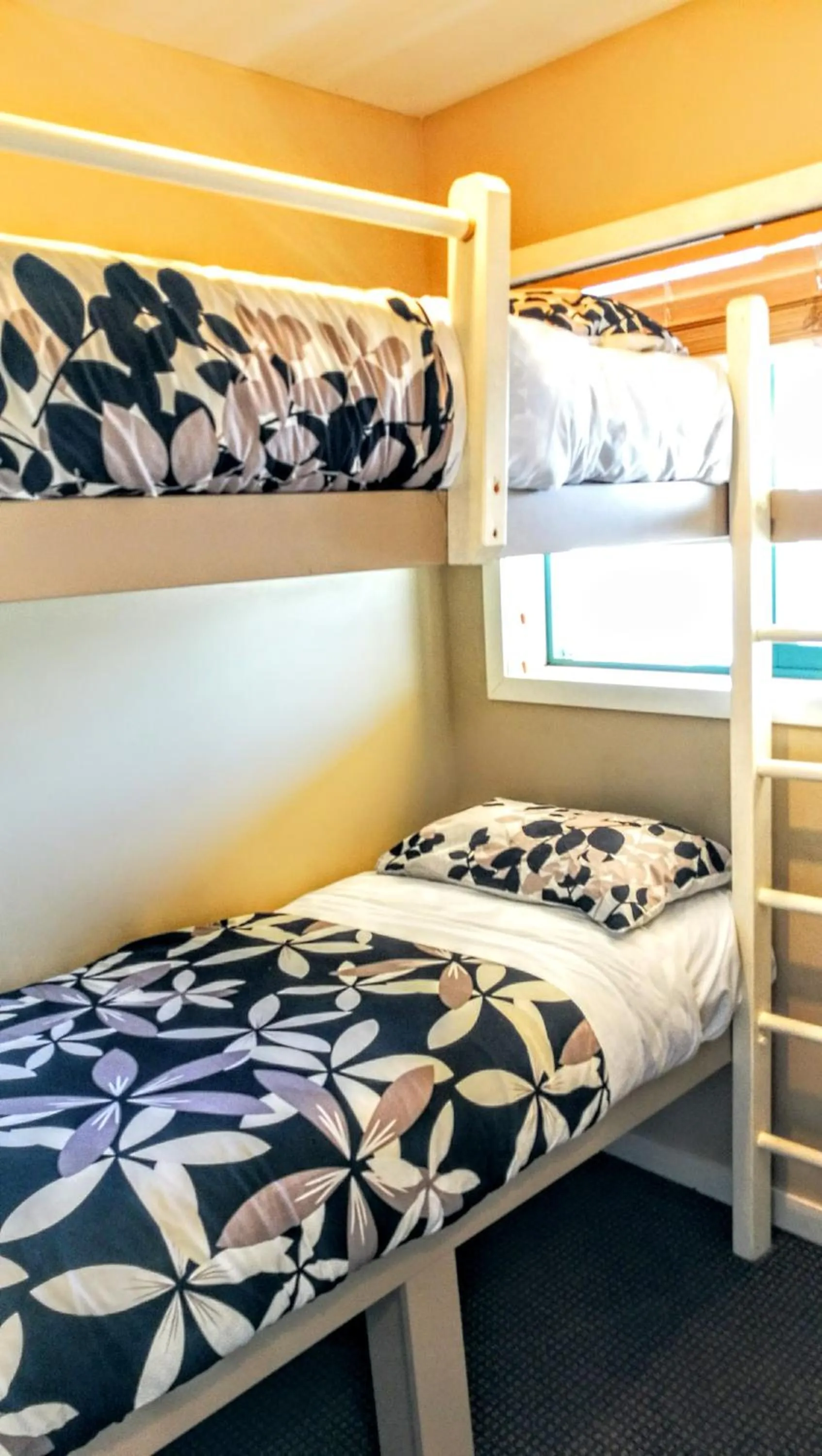 bunk bed, Bed in Astray Motel