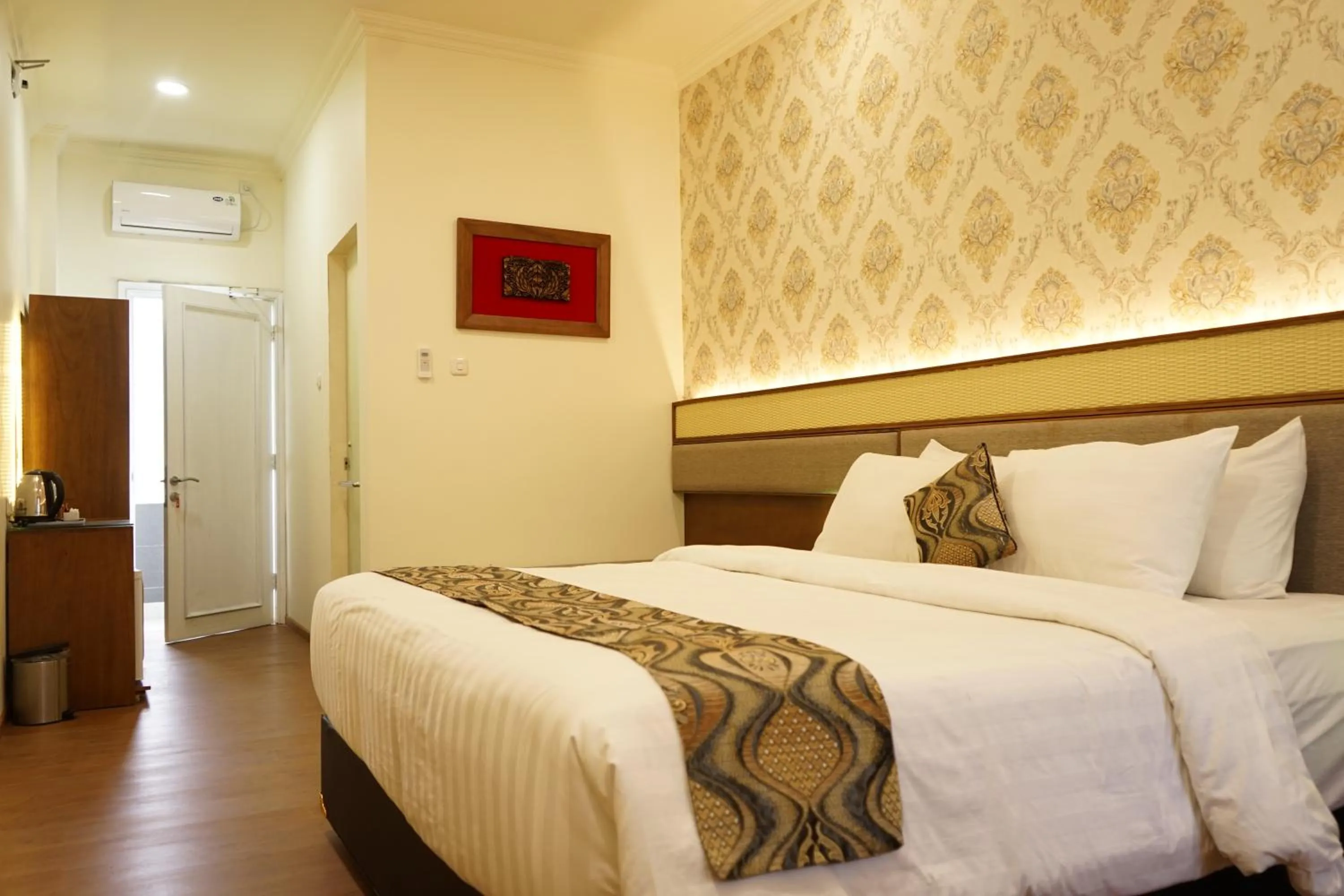 Bed in Hotel Indah Palace Tawangmangu