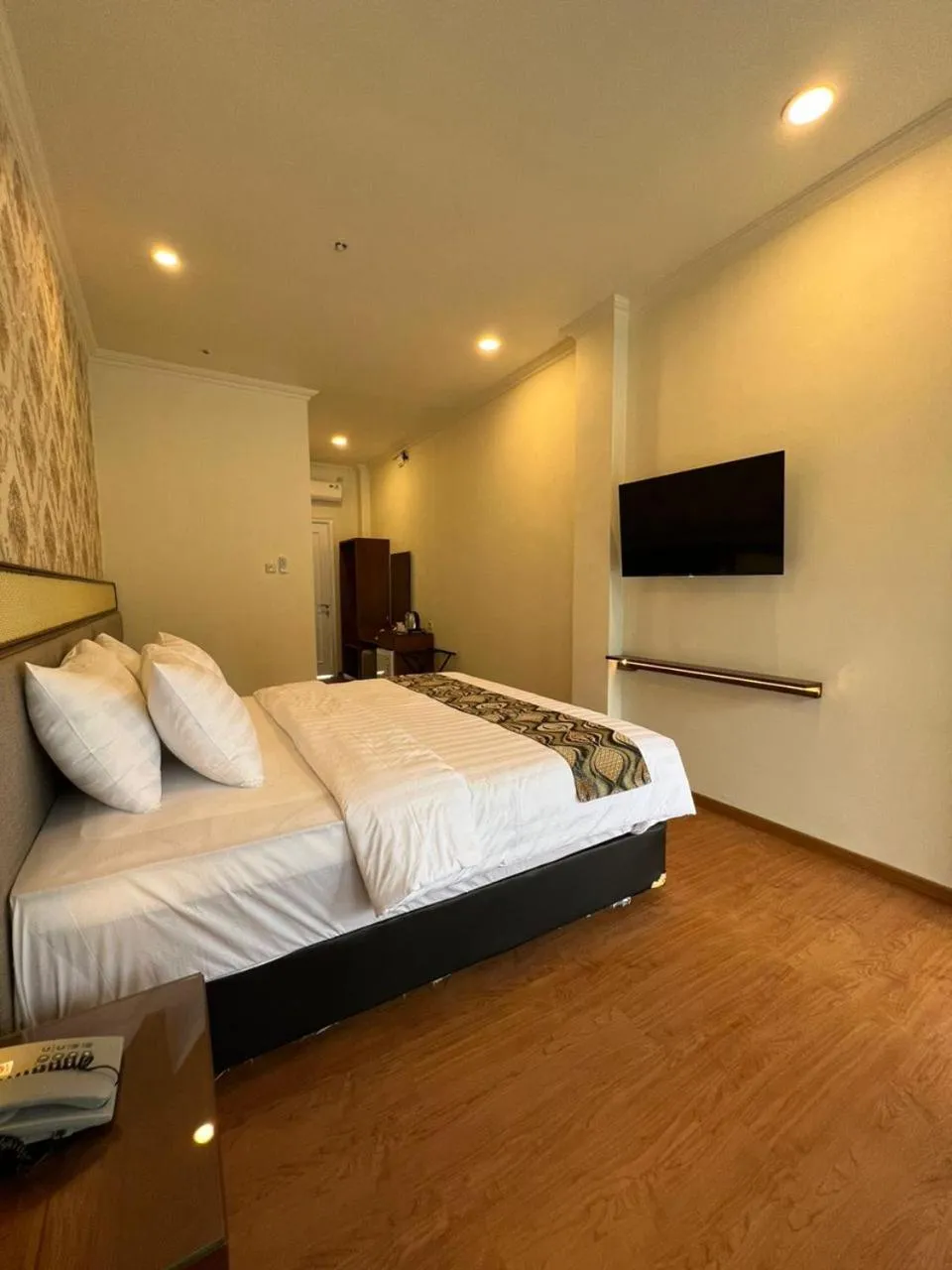 Bedroom, Bed in Hotel Indah Palace Tawangmangu