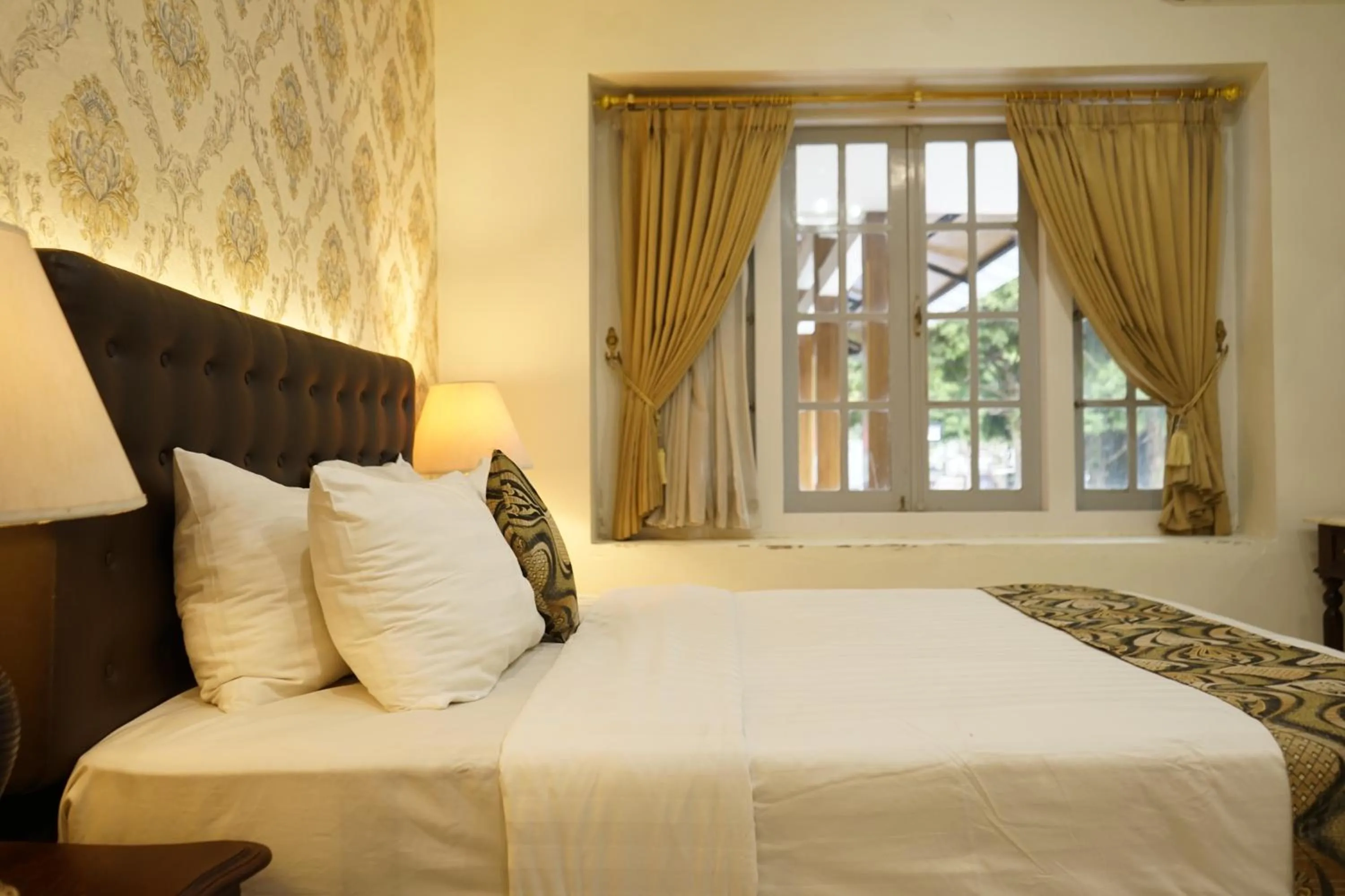 Bed in Hotel Indah Palace Tawangmangu