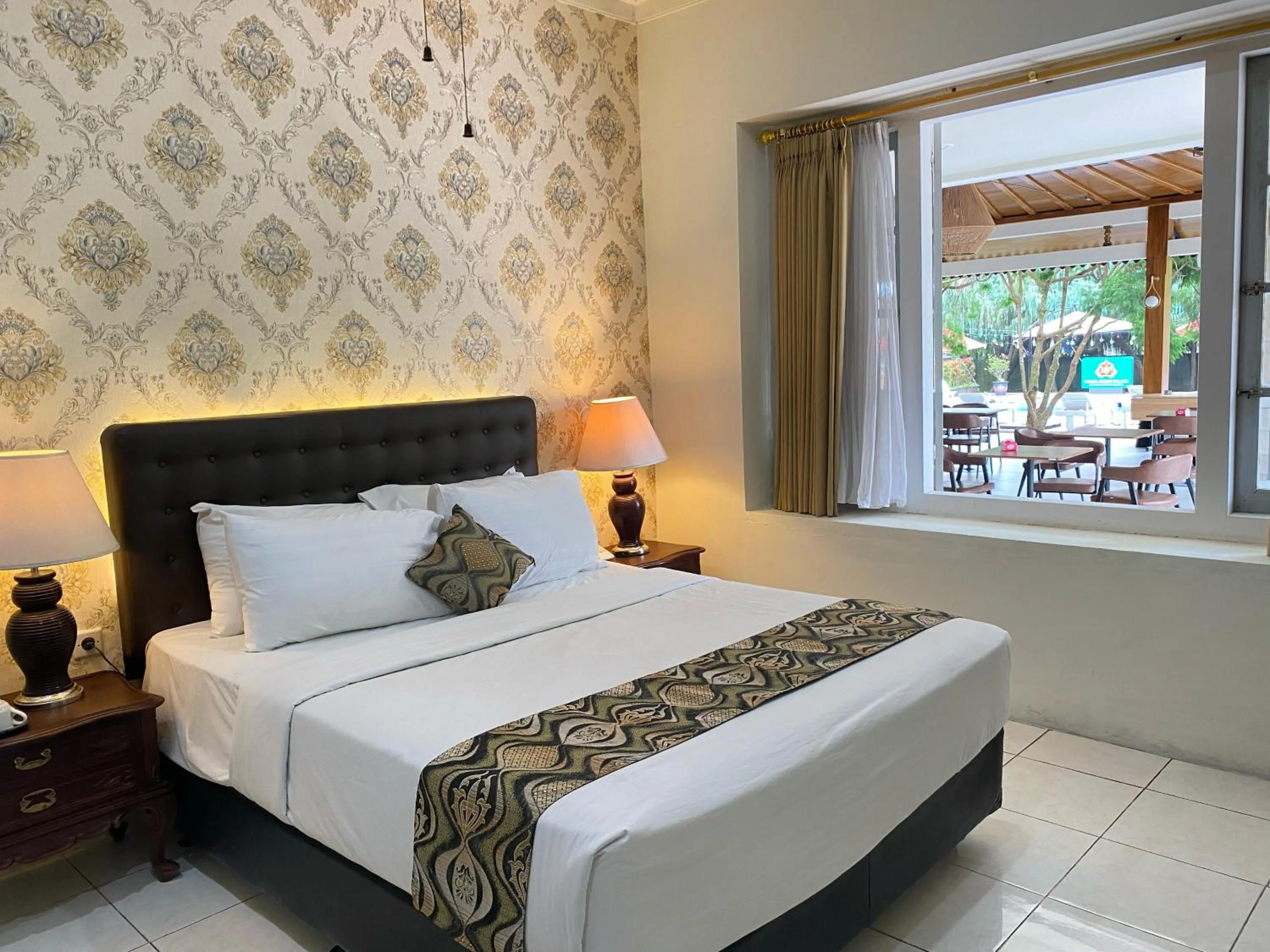 Bed in Hotel Indah Palace Tawangmangu