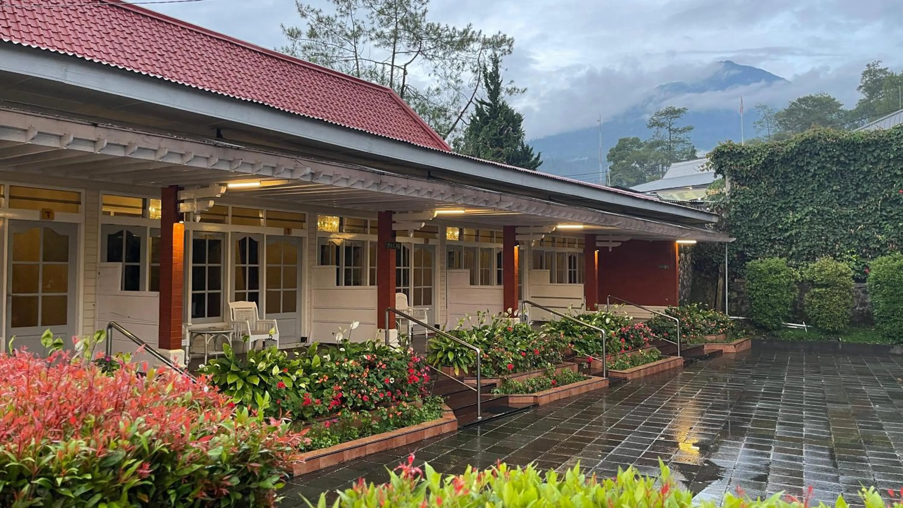 Mountain view in Hotel Indah Palace Tawangmangu