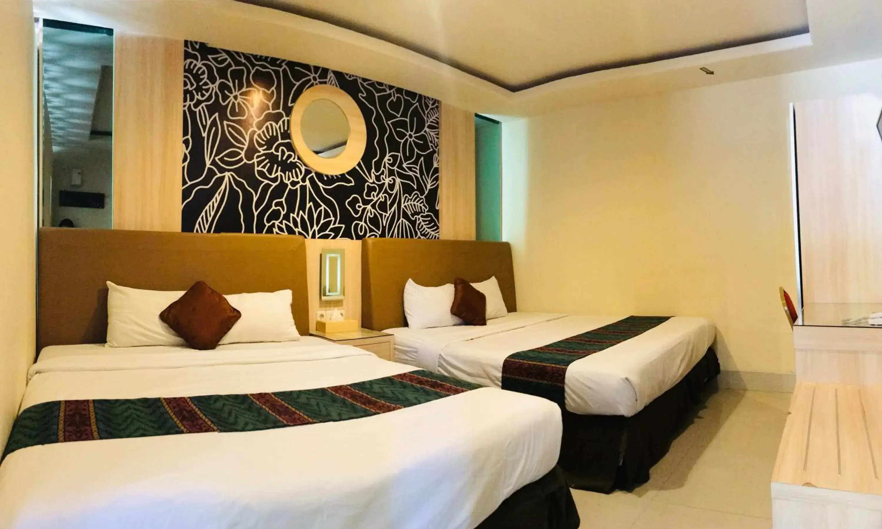 Deluxe Double or Twin Room with Garden View in Hotel Indah Palace Tawangmangu Deluxe Double or Twin Room with Garden View in Hotel Indah Palace Tawangmangu