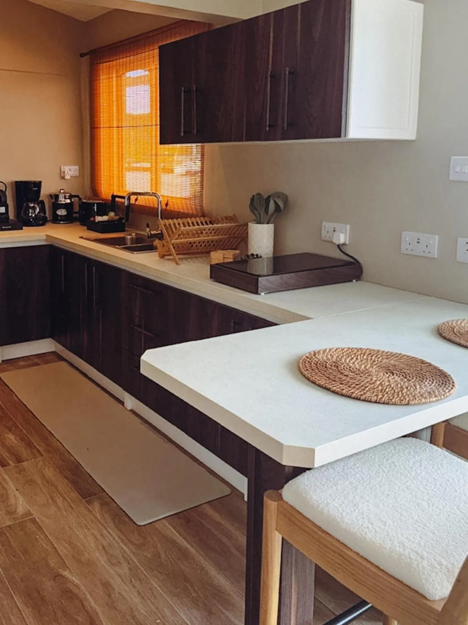 Kitchen or kitchenette in Secret Harbour Boutique Hotel and Marina