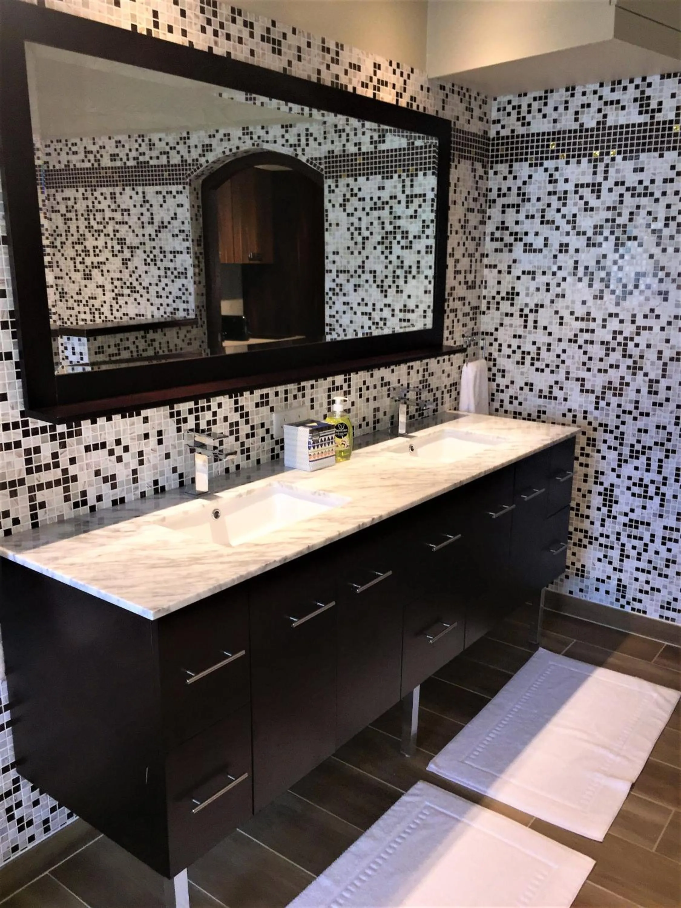 Bathroom in Secret Harbour Boutique Hotel and Marina