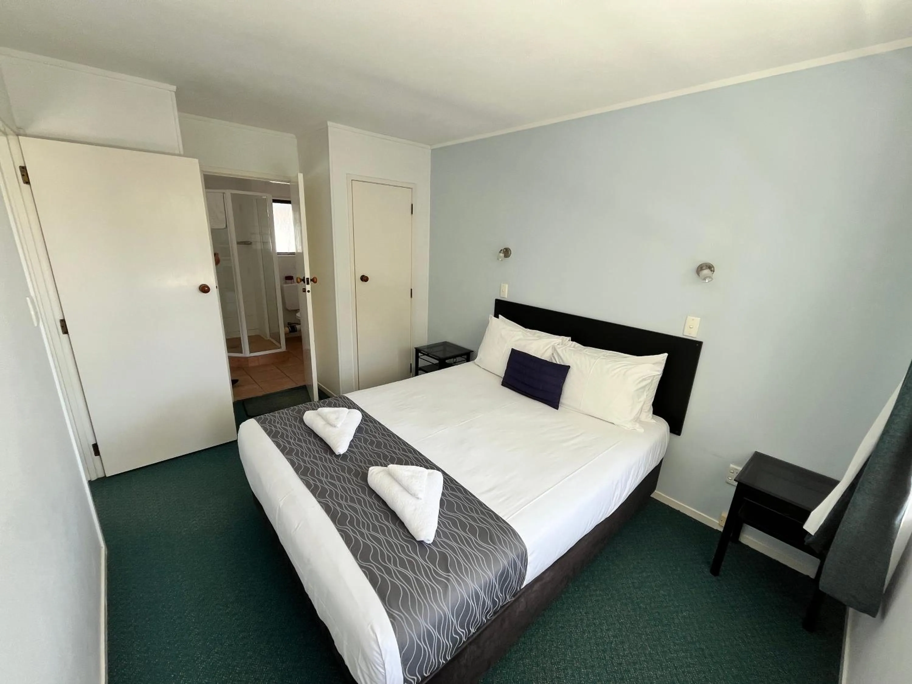 Bed in Marlin Court Motel