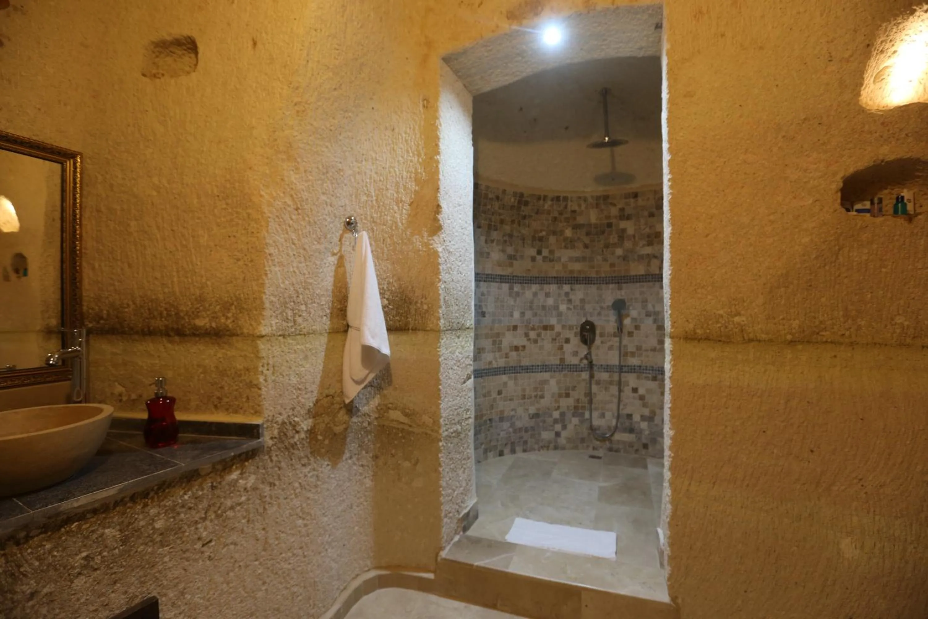 Bathroom in Abu Hayat Cave Suites