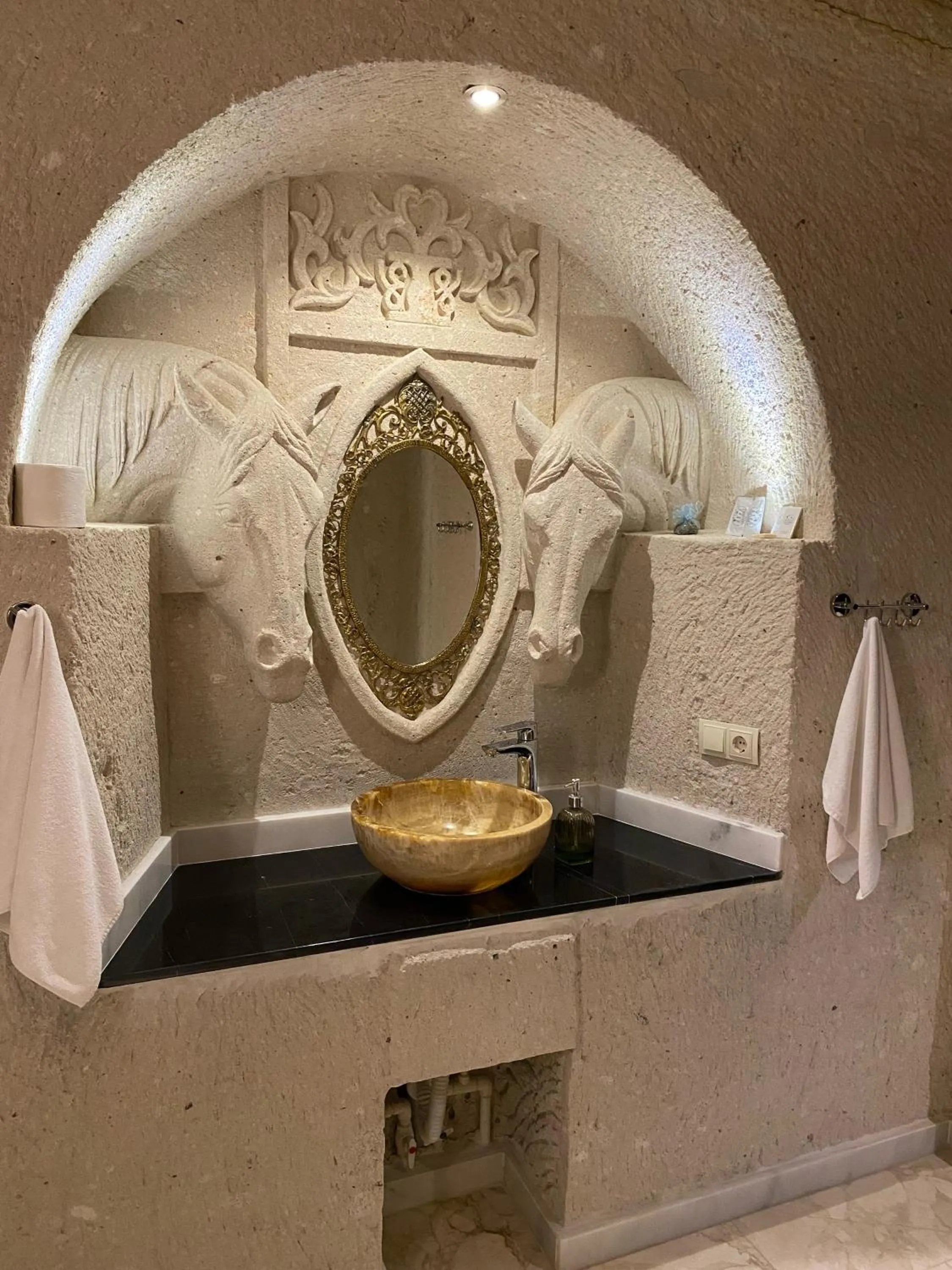 Bathroom in Abu Hayat Cave Suites