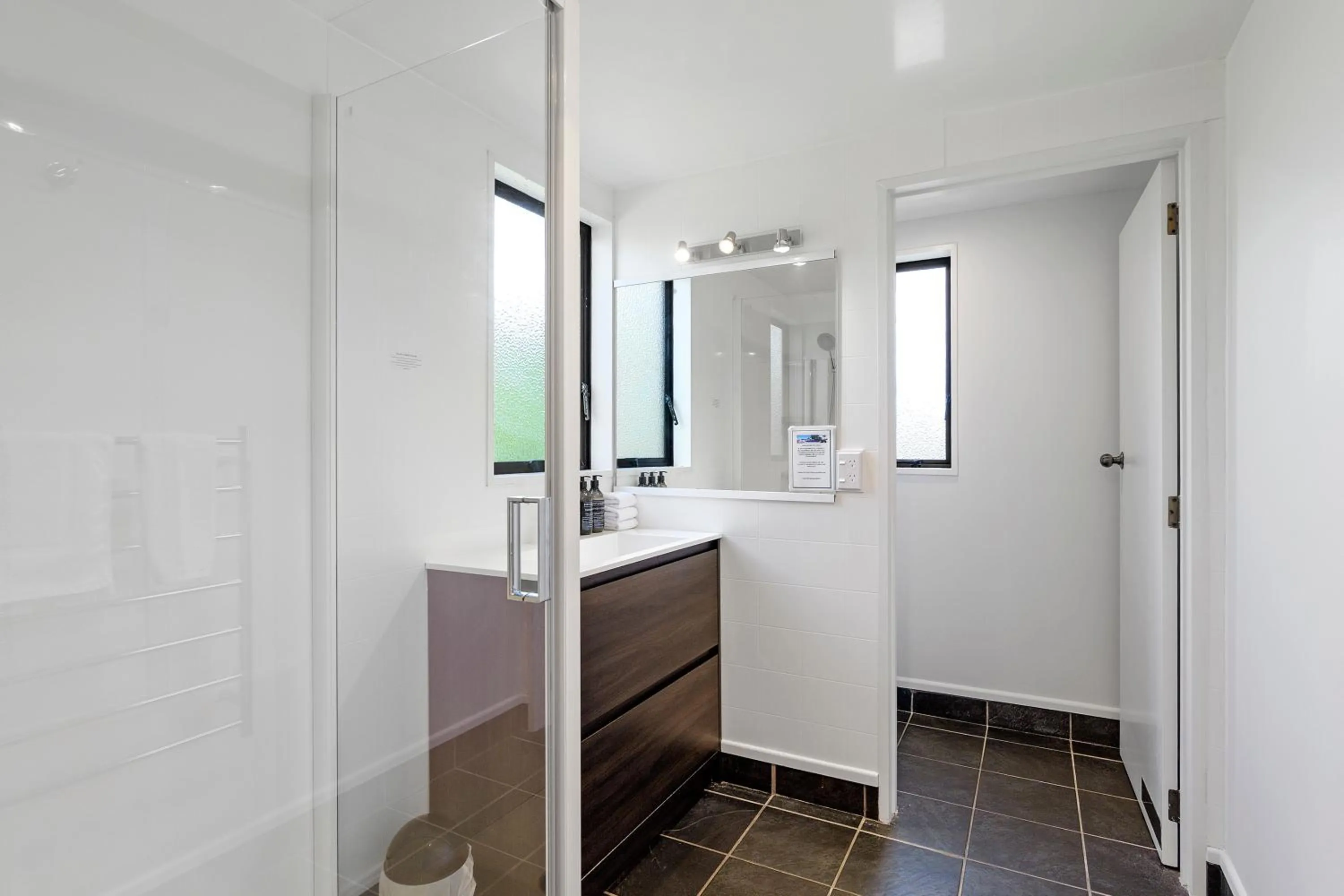 Bathroom in Ashford Motor Lodge