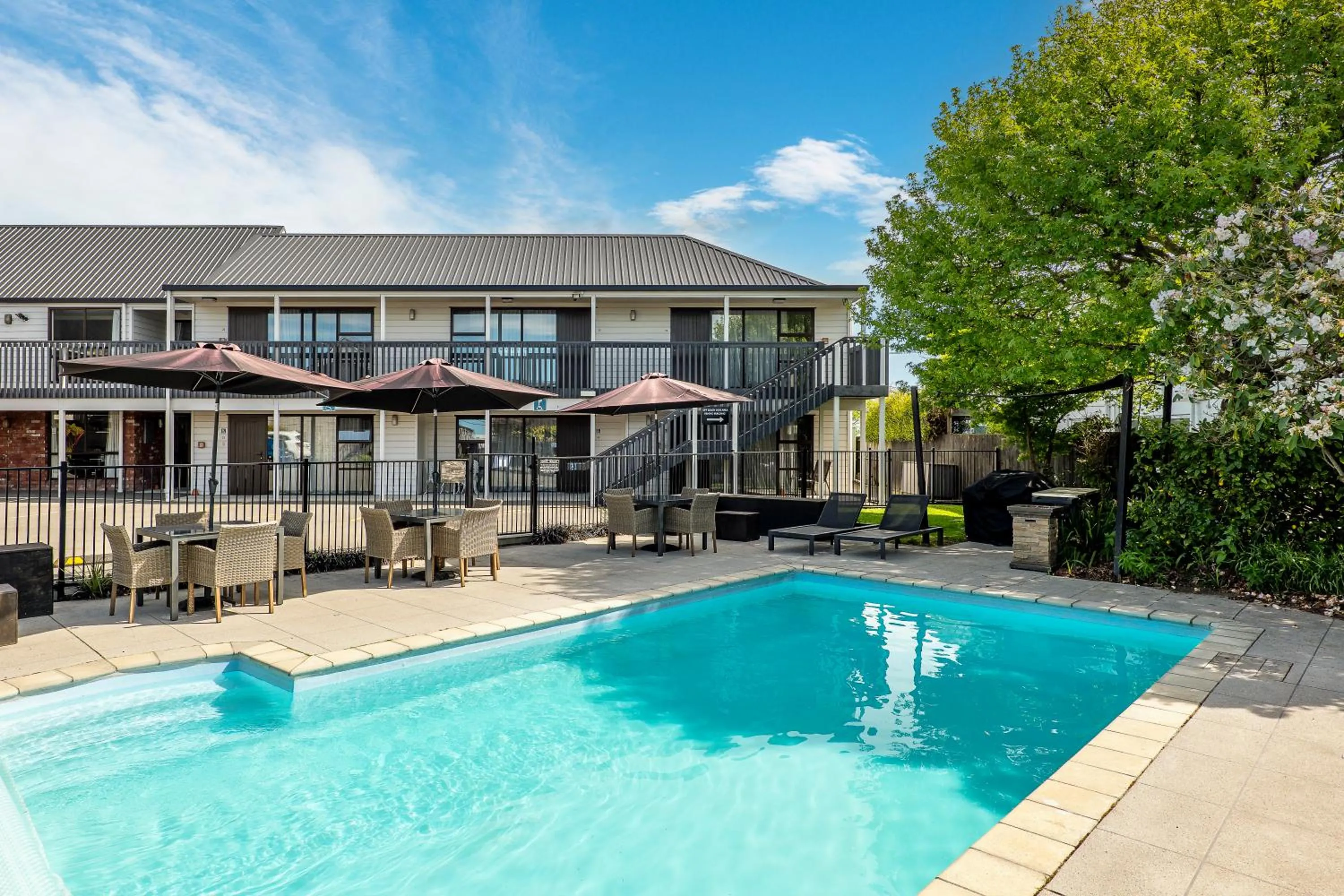 BBQ facilities in Ashford Motor Lodge