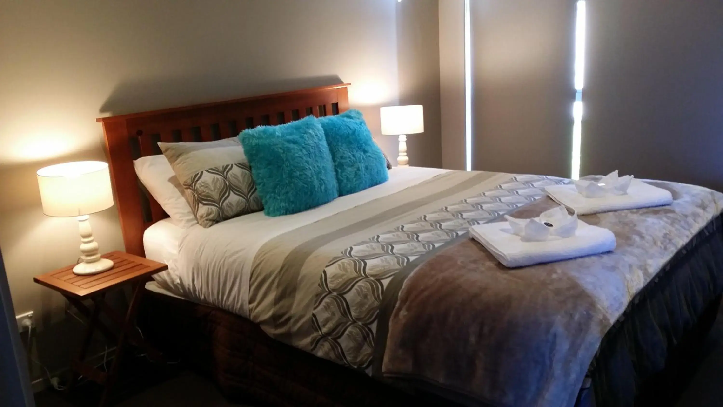 Three-Bedroom Family Suite - Water Front in Sovereign Pier On The Waterways Three-Bedroom Family Suite - Water Front in Sovereign Pier On The Waterways