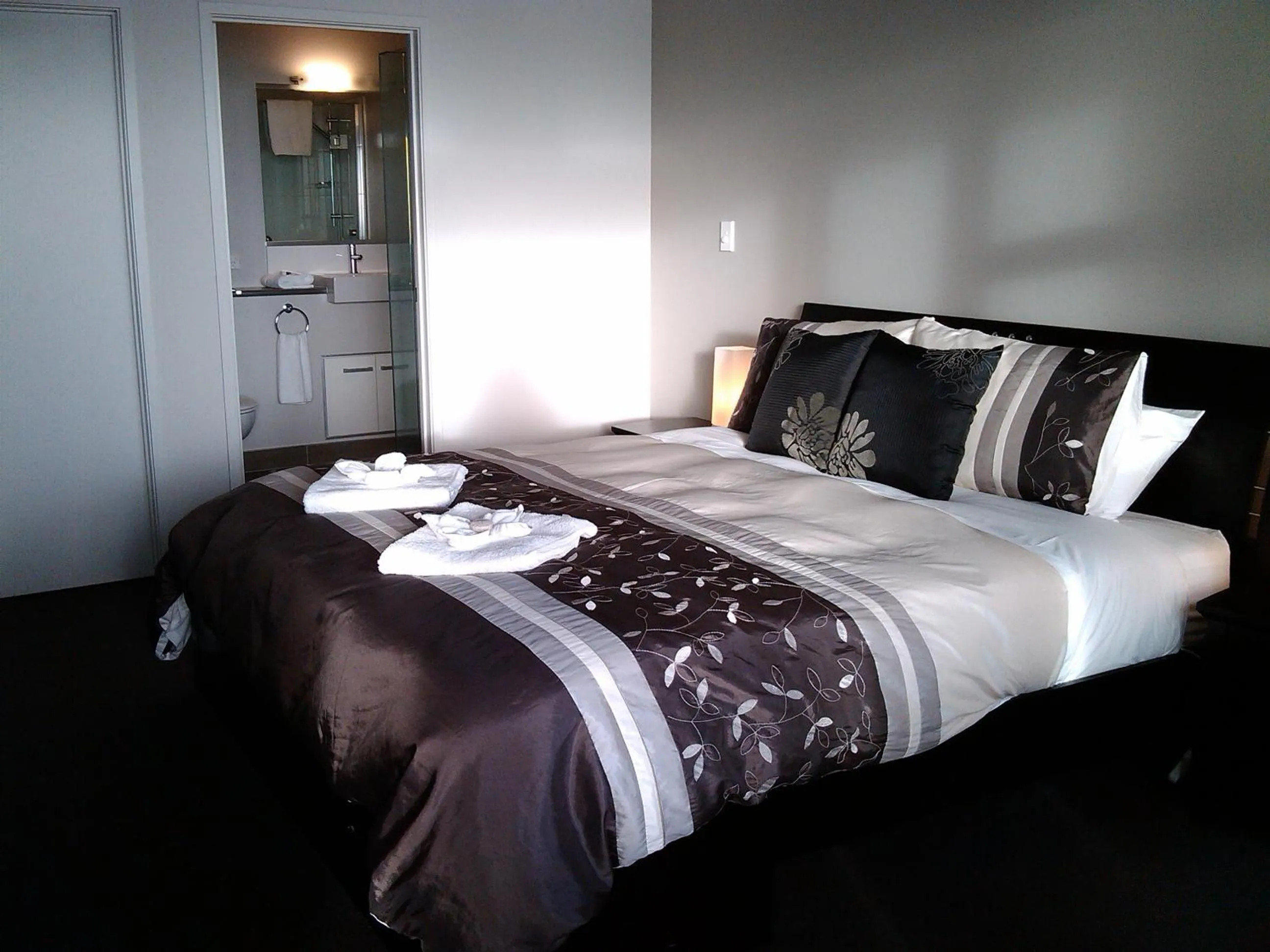 Bed in Sovereign Pier On The Waterways